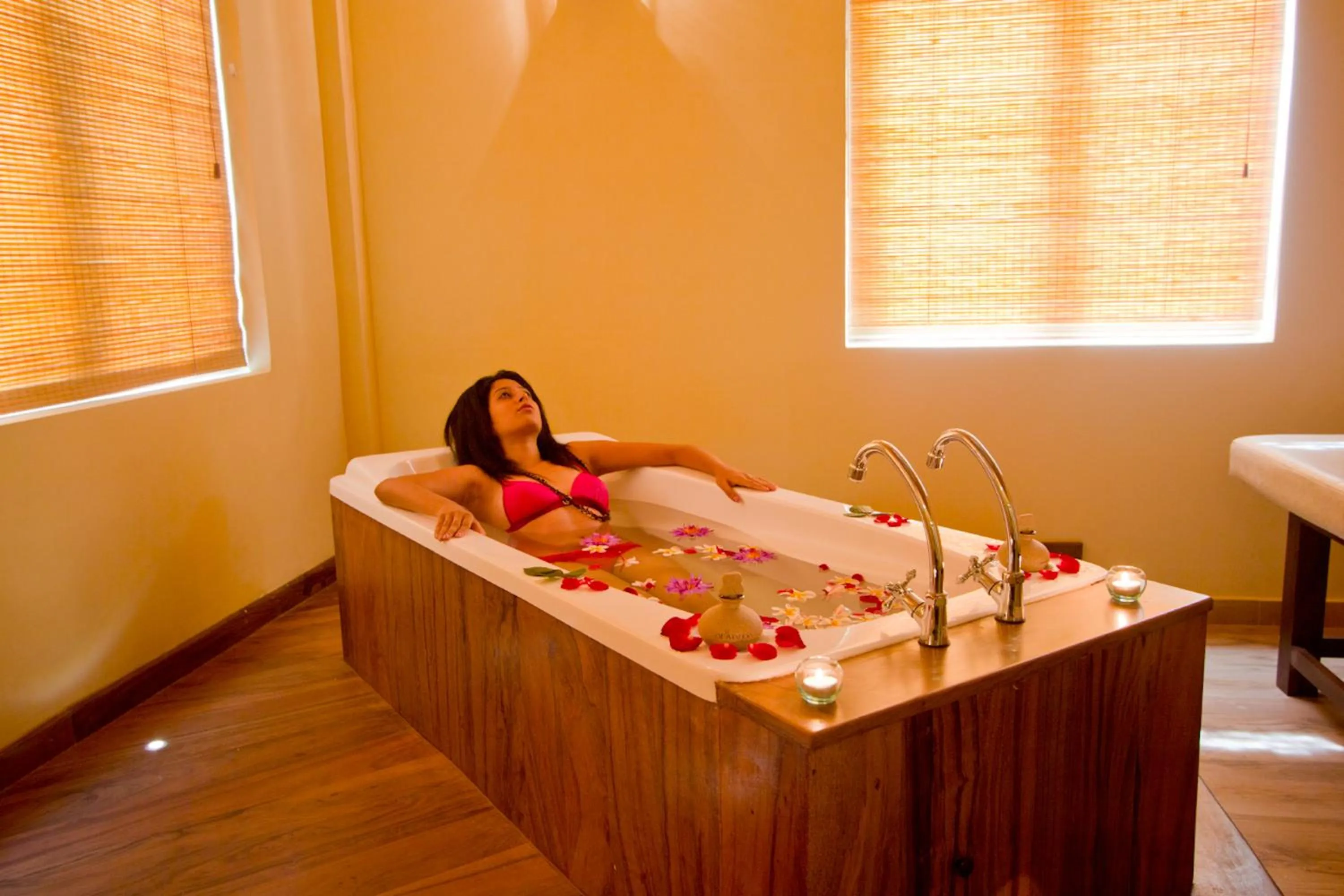 Guests in Randholee Resort & Spa