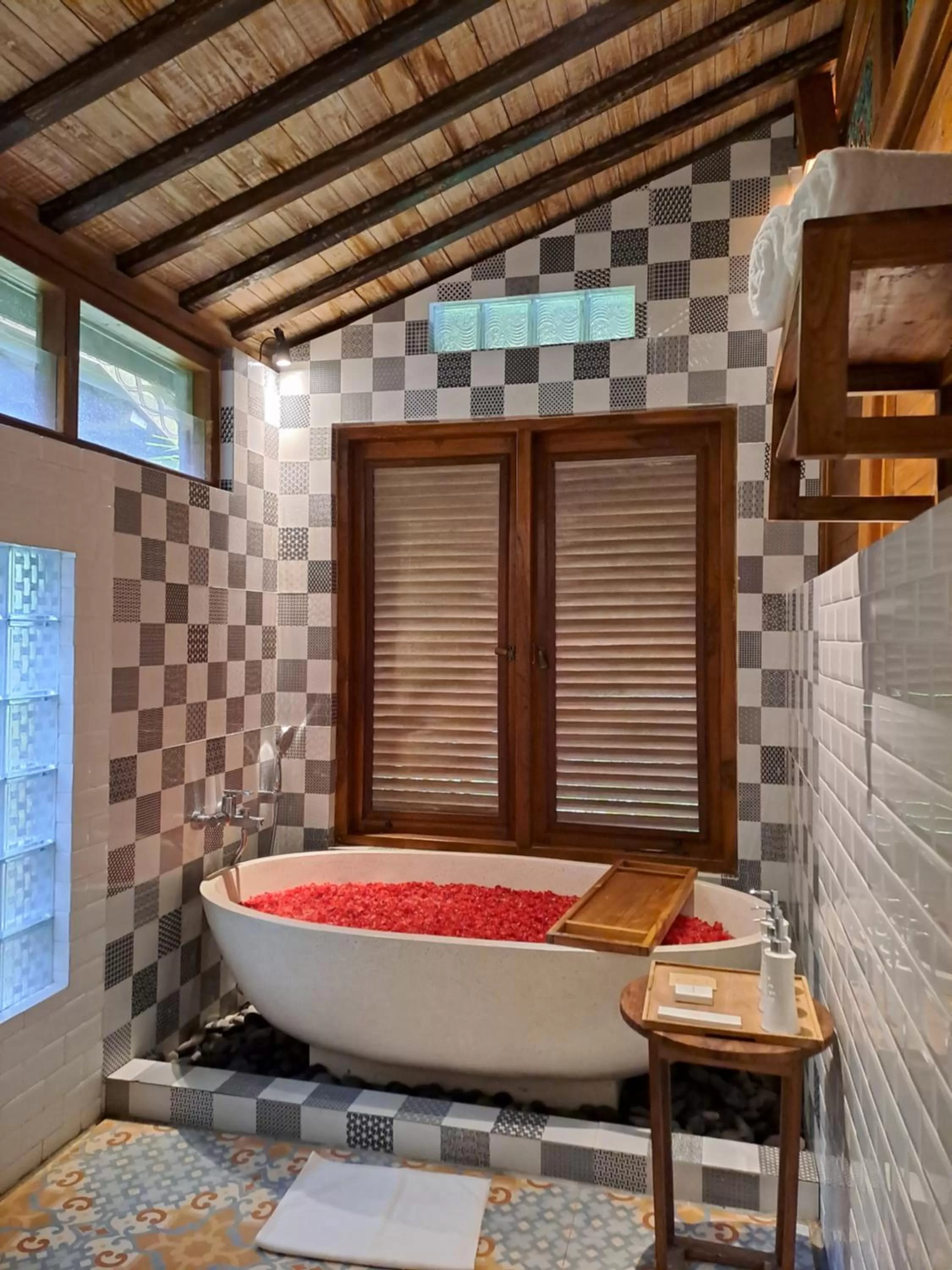 Bathroom in Parvati Retreat Villas