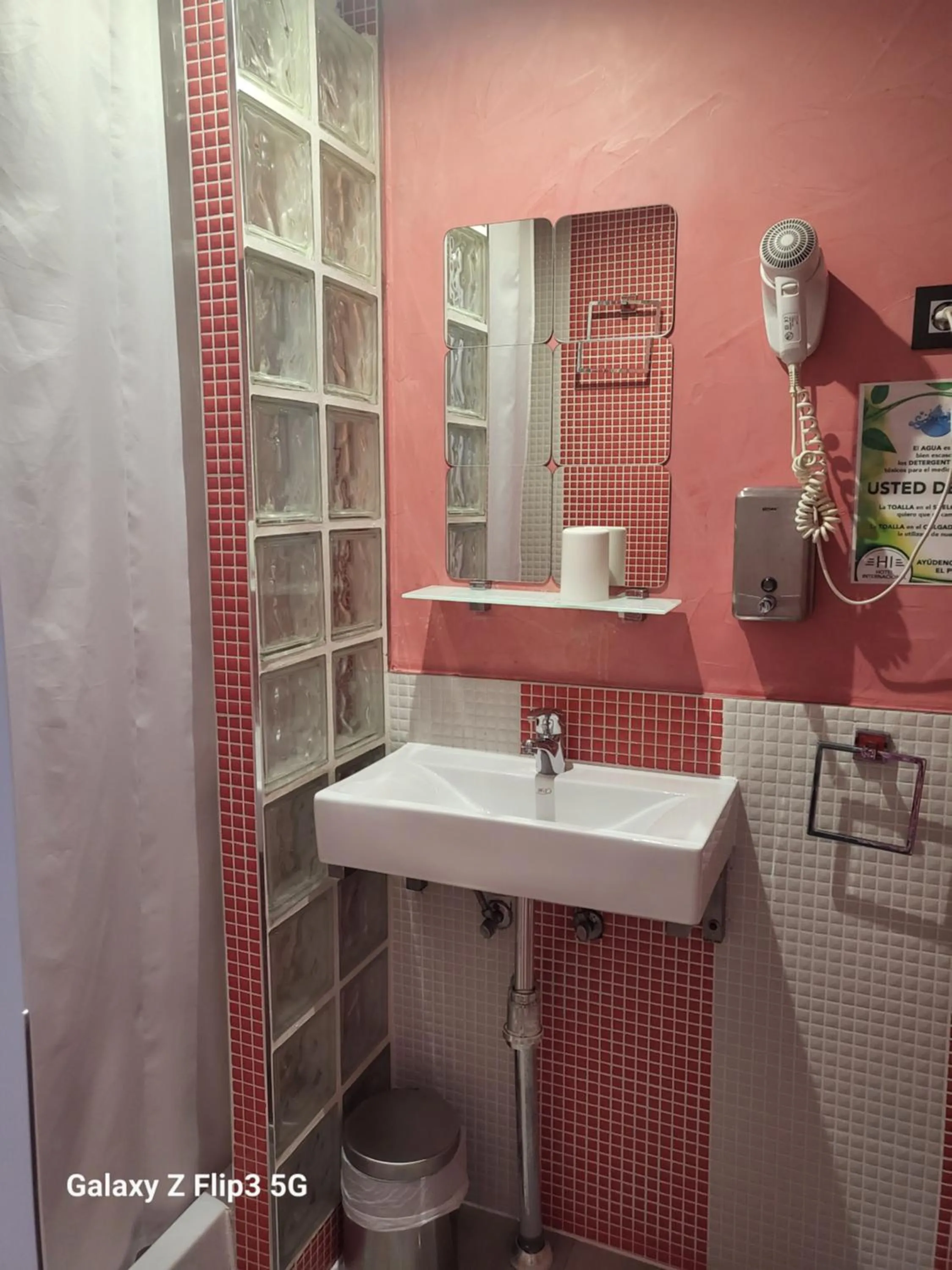 Bathroom in Hostal Inn Madrid