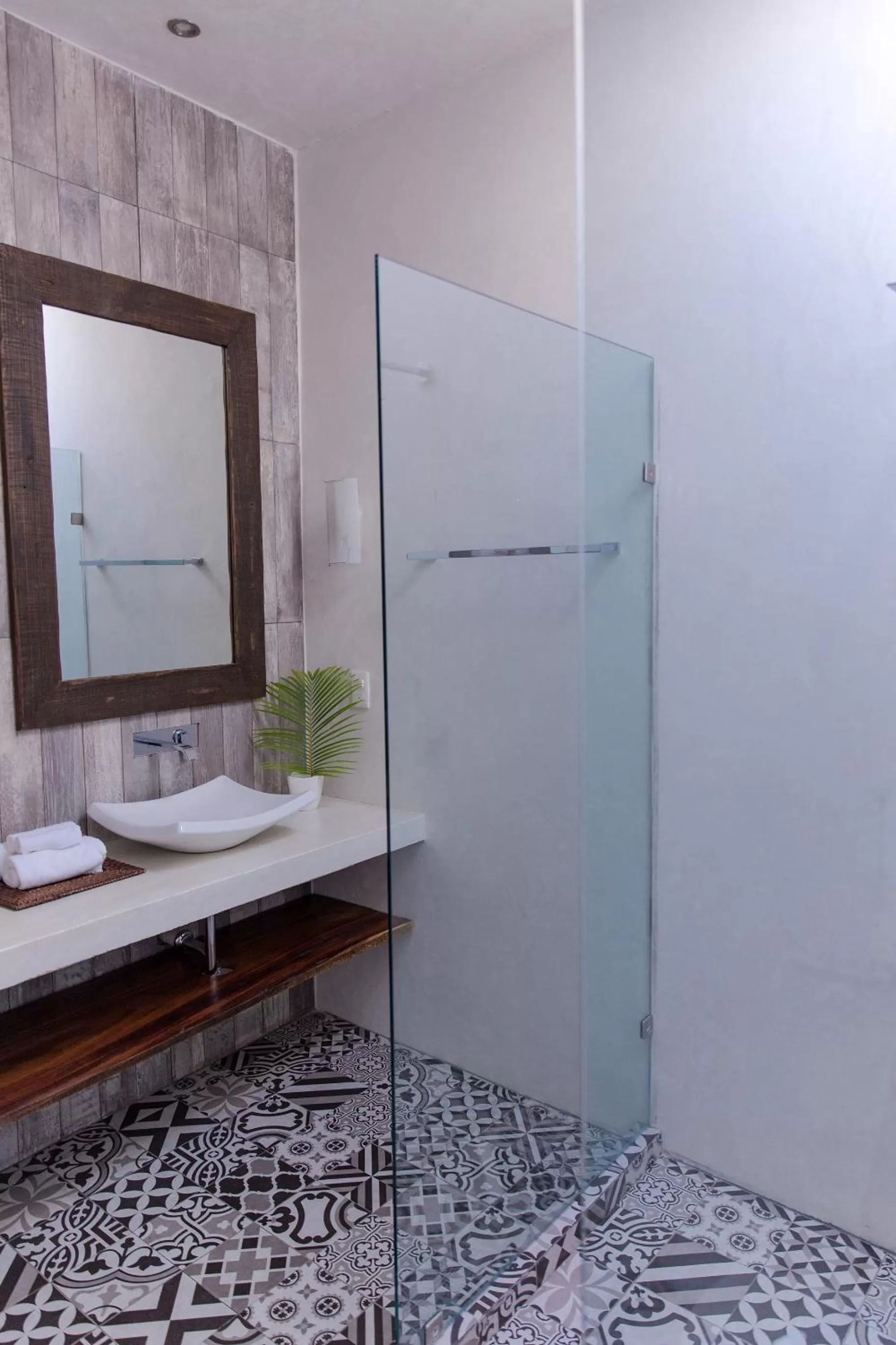 Shower in Villas H2O