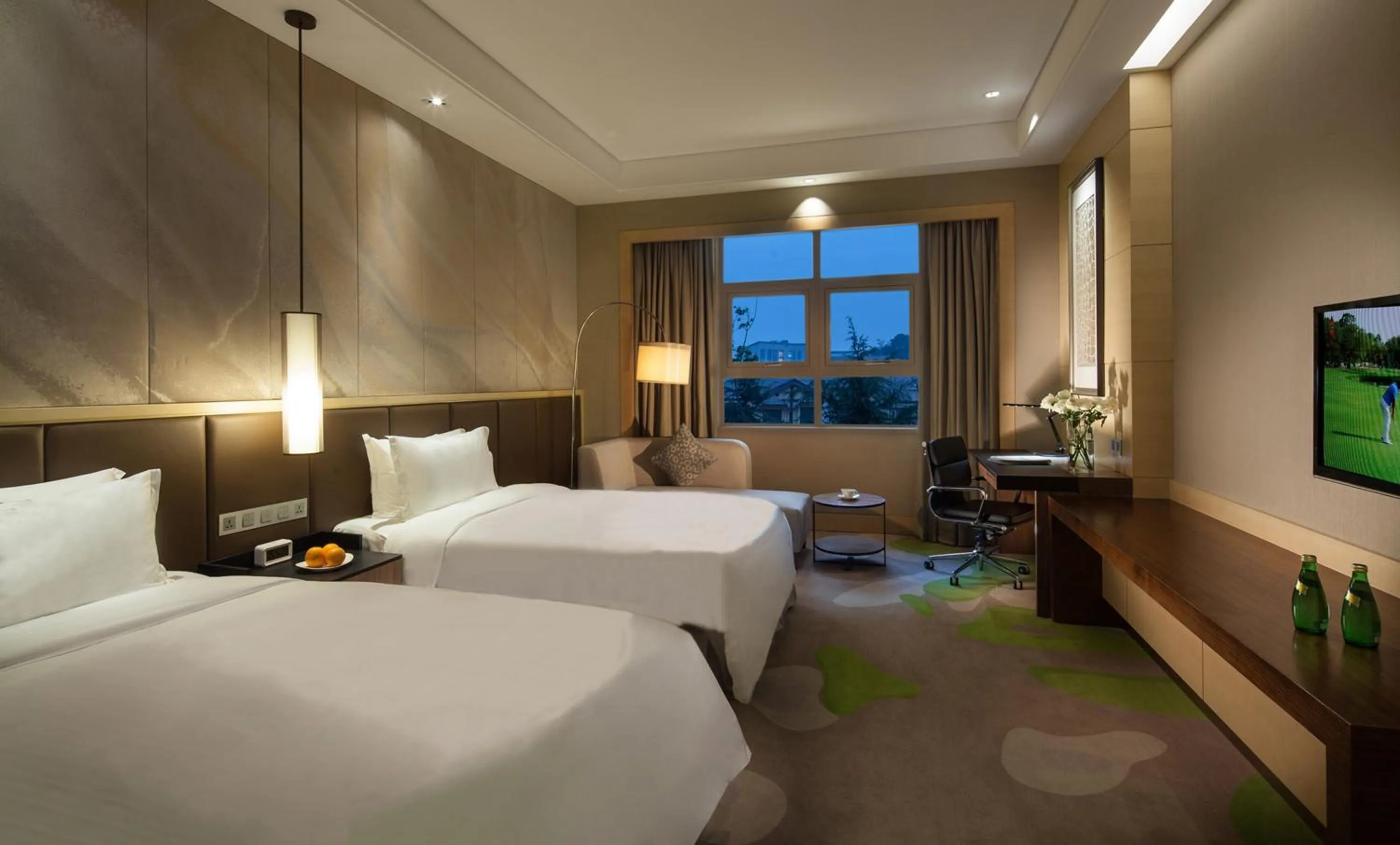 Photo of the whole room, Bed in Hai Tian Expo Hotel
