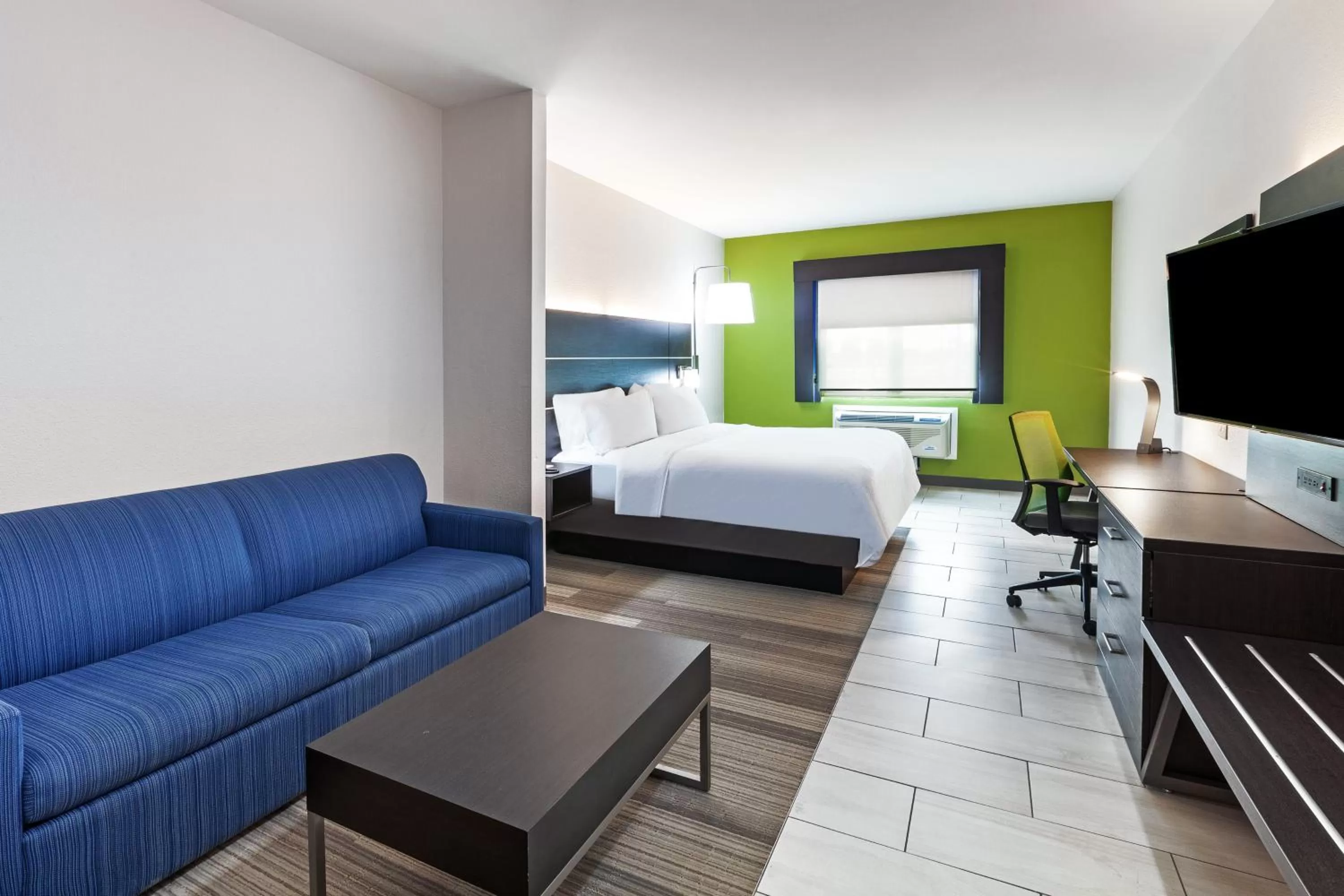 Photo of the whole room, Bed in Holiday Inn Express Port Lavaca by IHG