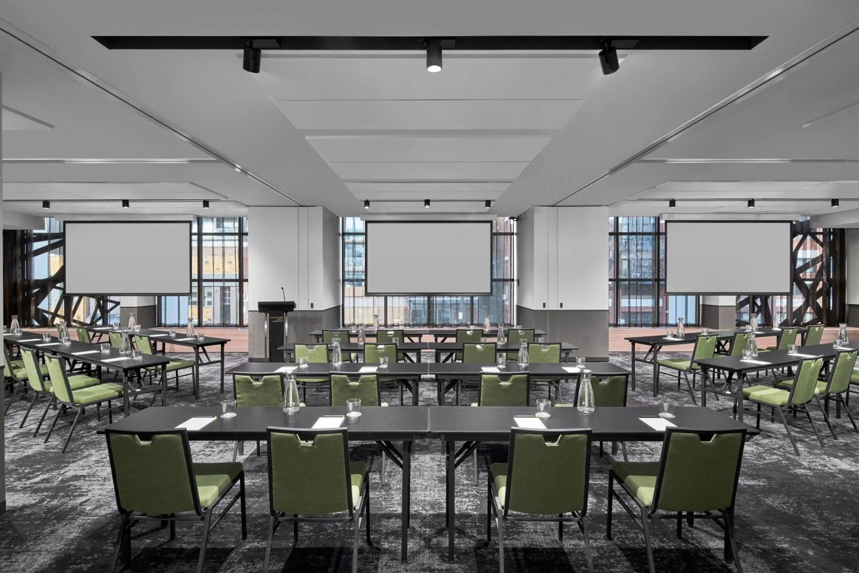 Lounge or bar in Courtyard by Marriott Melbourne Flagstaff Gardens