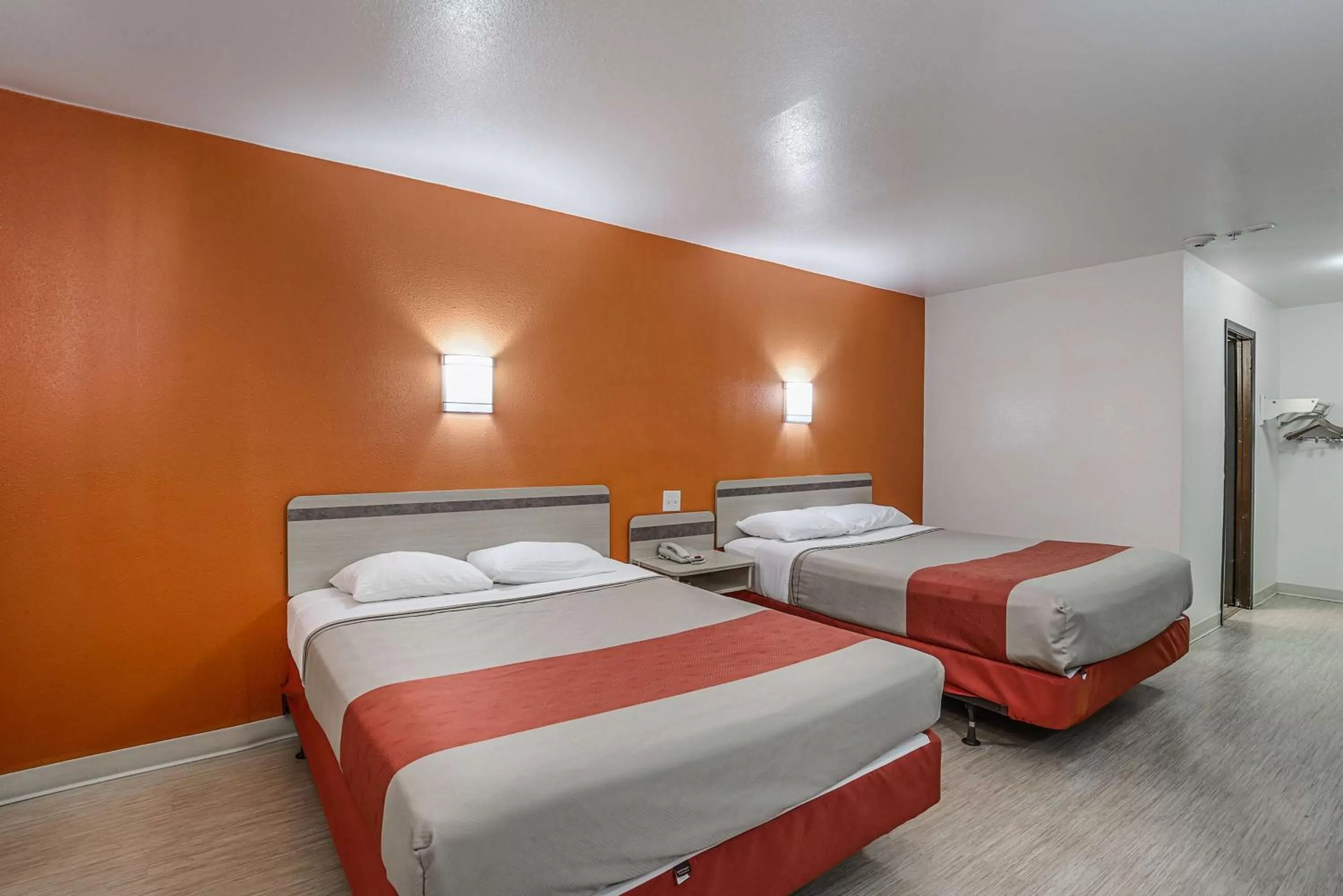 Photo of the whole room, Bed in Motel 6-Pasadena, TX