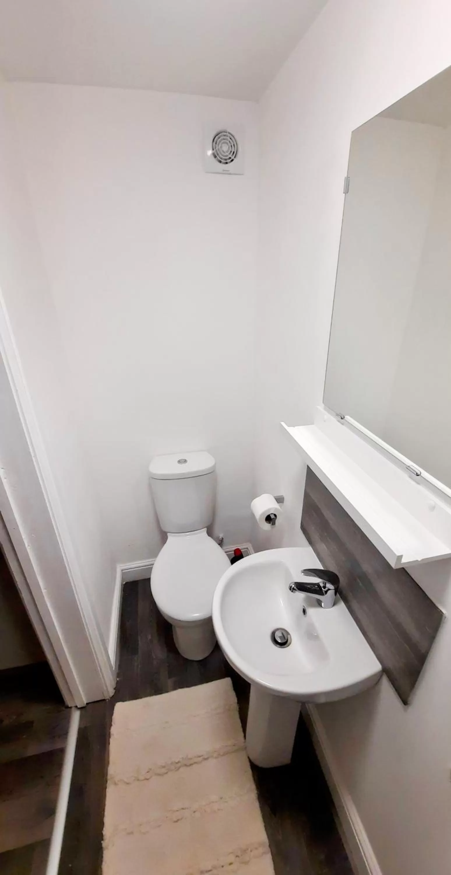 Toilet, Bathroom in Burford Road - Stay. Sleep. Rest.