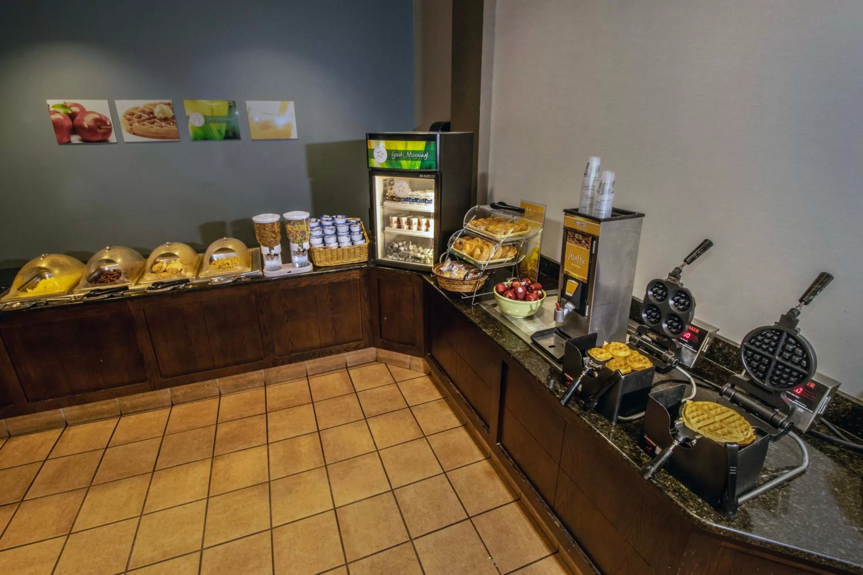 Breakfast in Sleep Inn Lake Wright - Norfolk Airport