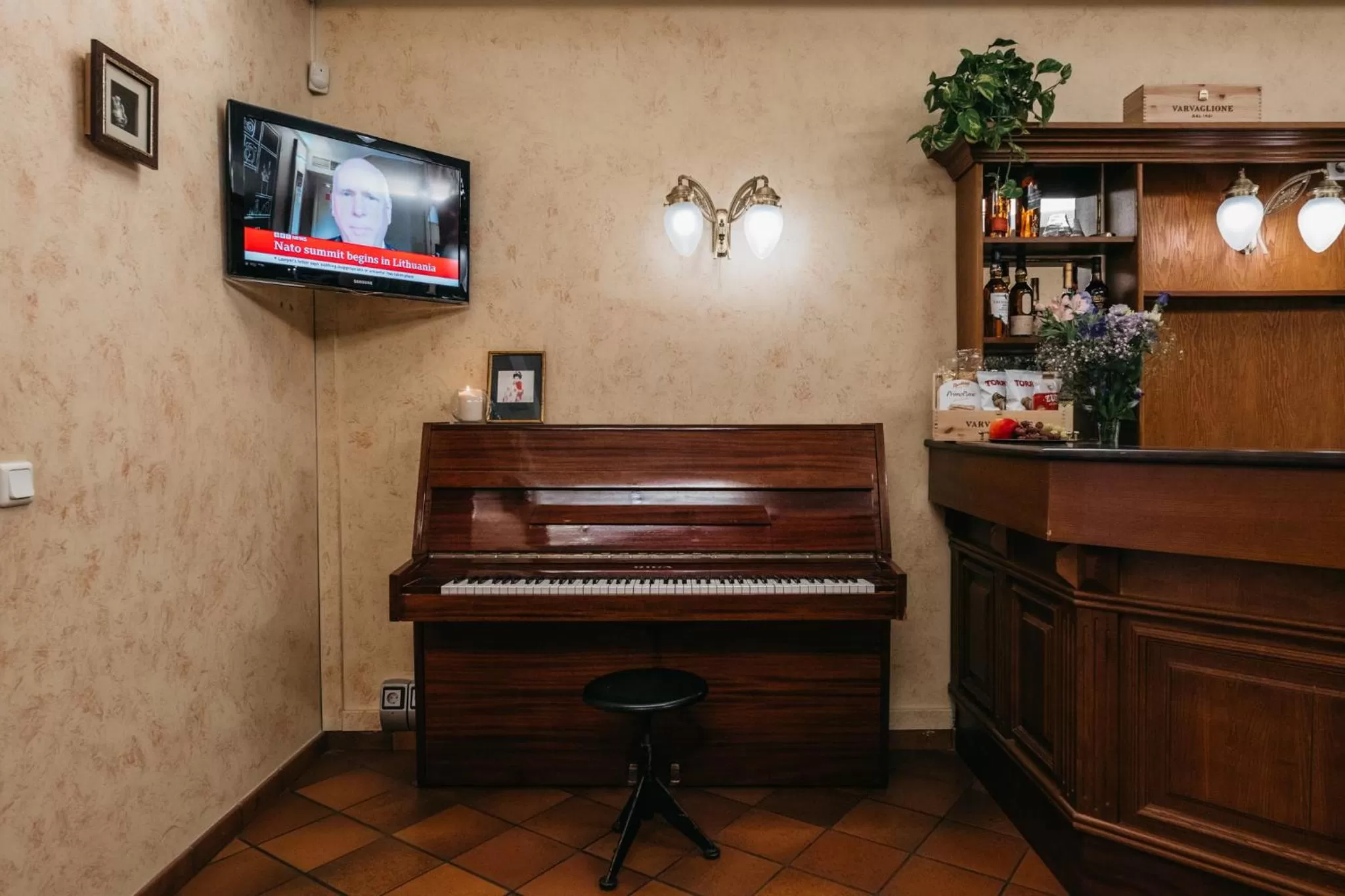 Communal lounge/ TV room in Hotel Rinno