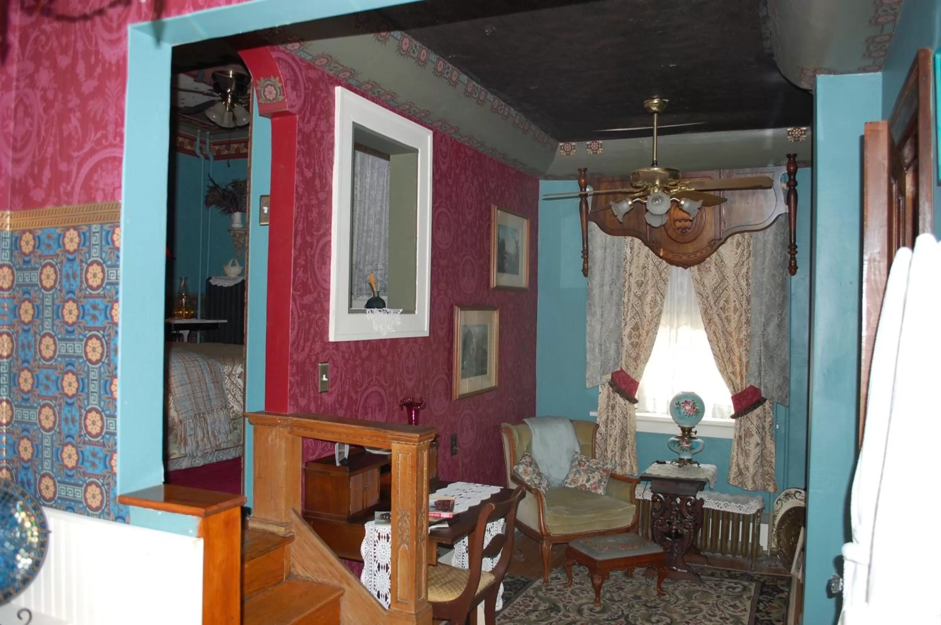 Seating area in Schuster Mansion Bed & Breakfast