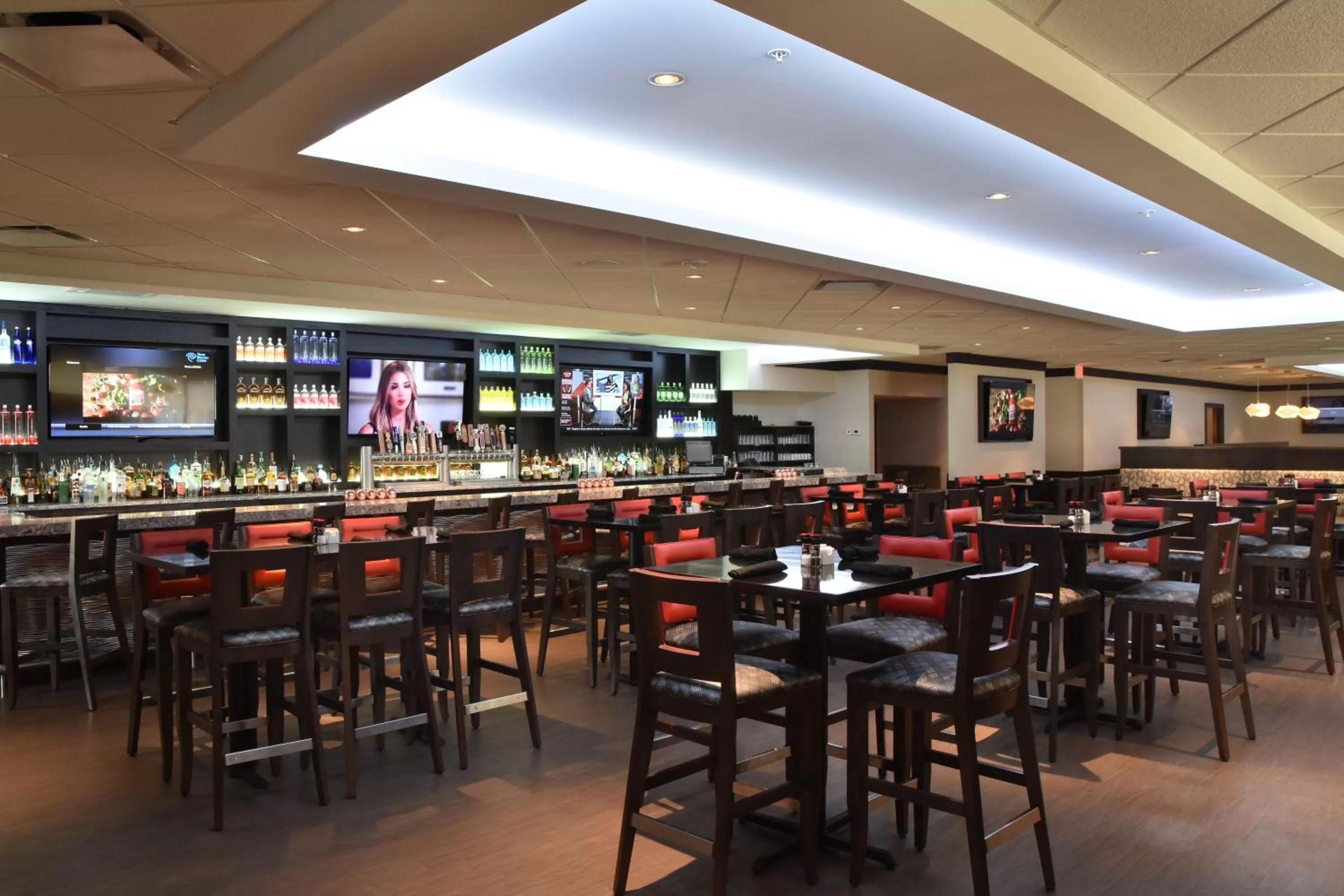 Restaurant/places to eat in Holiday Inn Canton-Belden Village by IHG