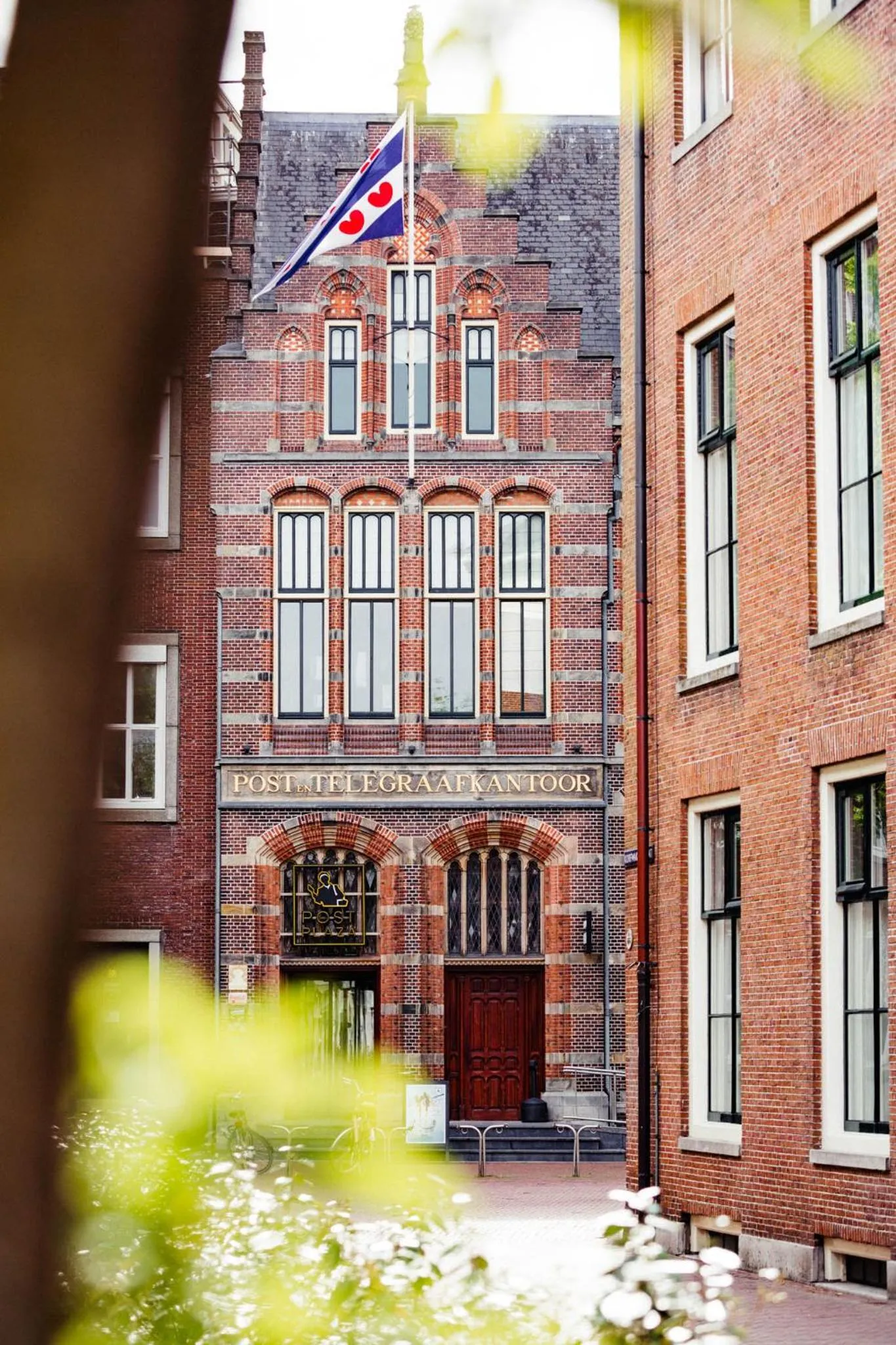 Property building in Post-Plaza Hotel & Grand Café