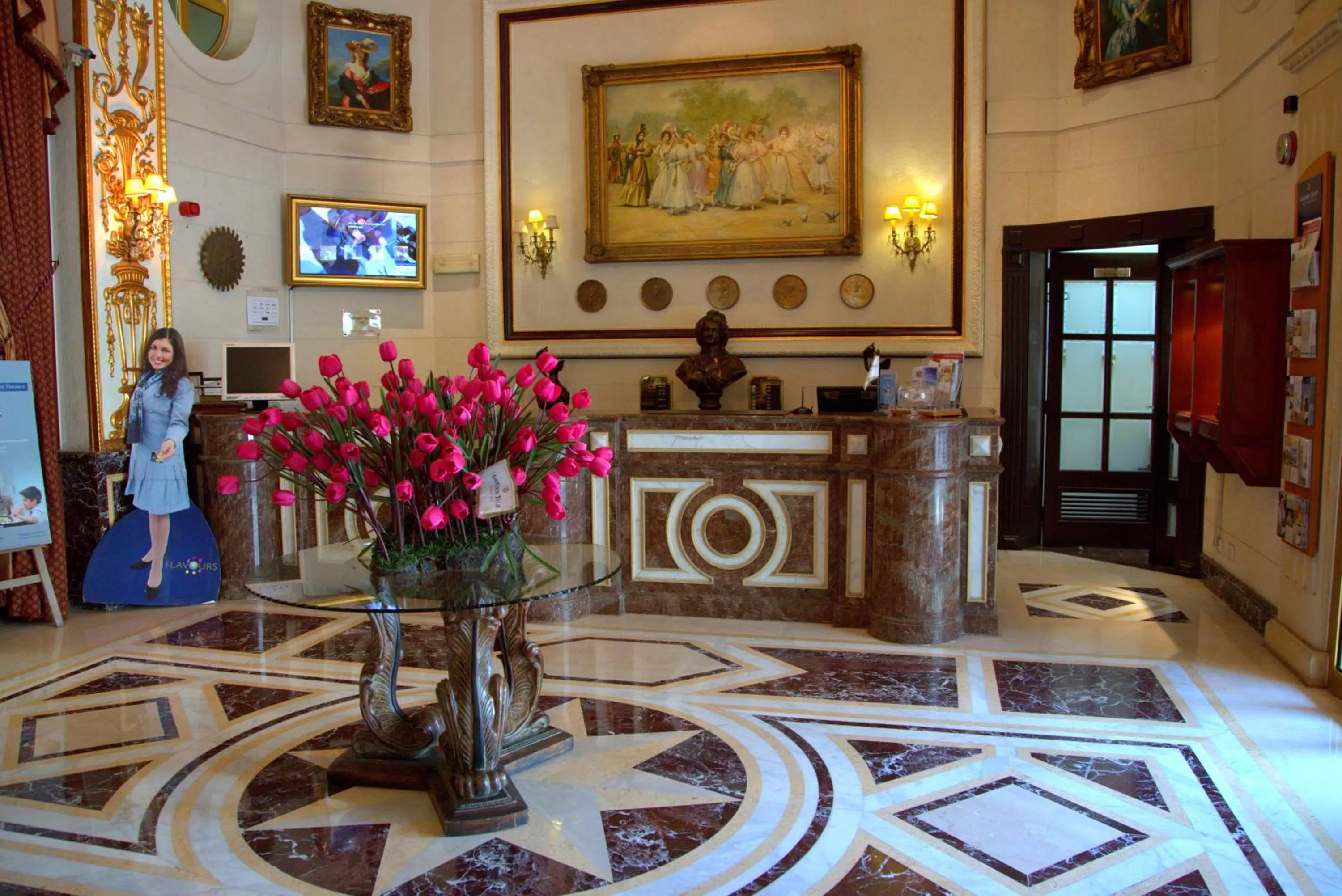 Lobby or reception in Serenada Golden Palace - Boutique Hotel