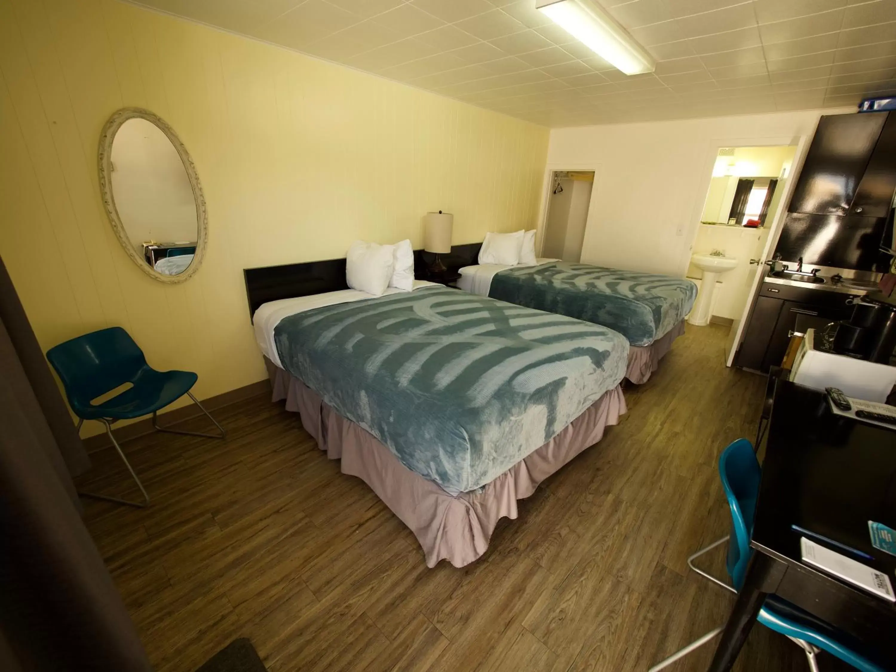 Double Room in Creston Valley Motel Double Room in Creston Valley Motel