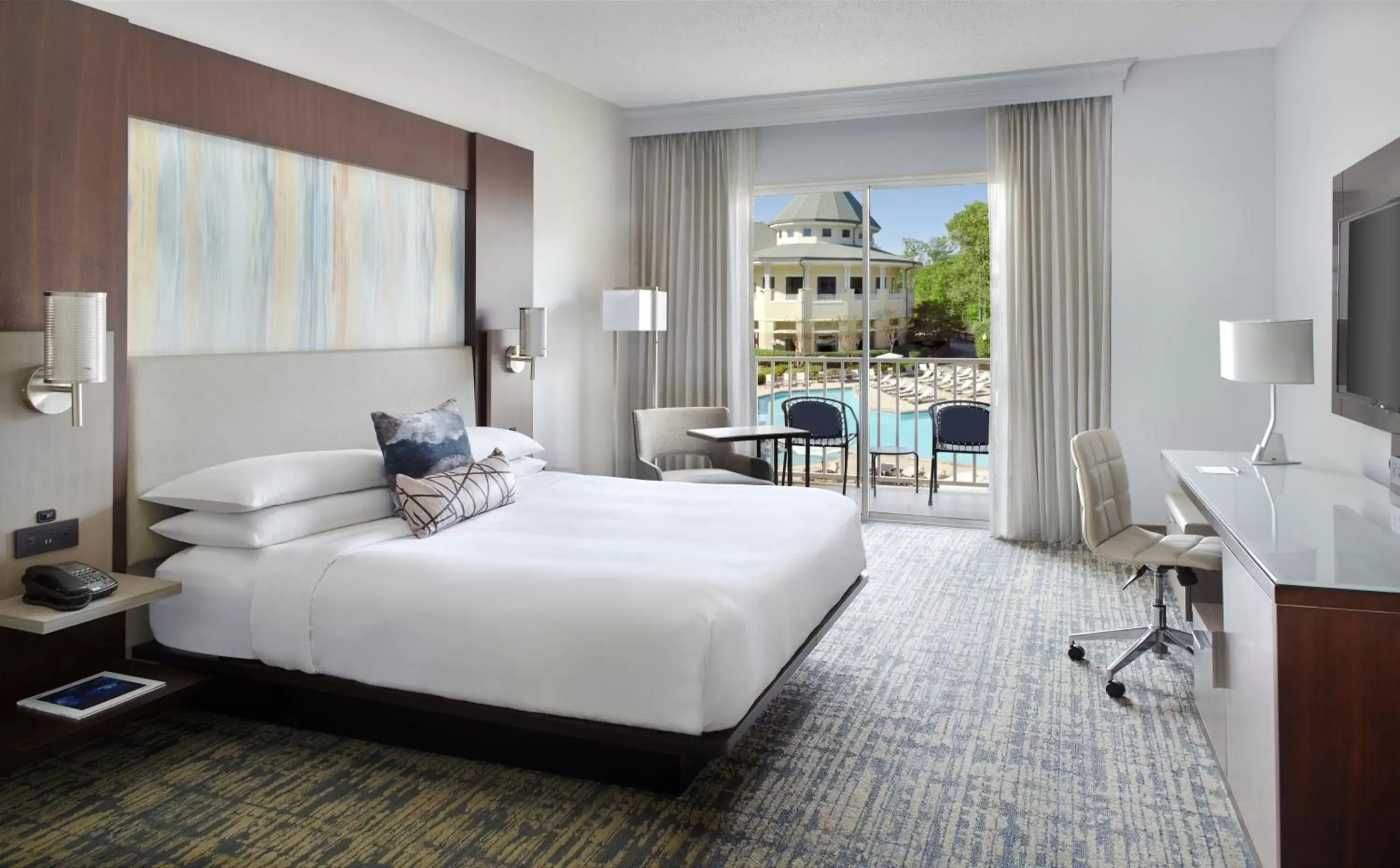 King Room with Pool View in Atlanta Evergreen Lakeside Resort King Room with Pool View in Atlanta Evergreen Lakeside Resort