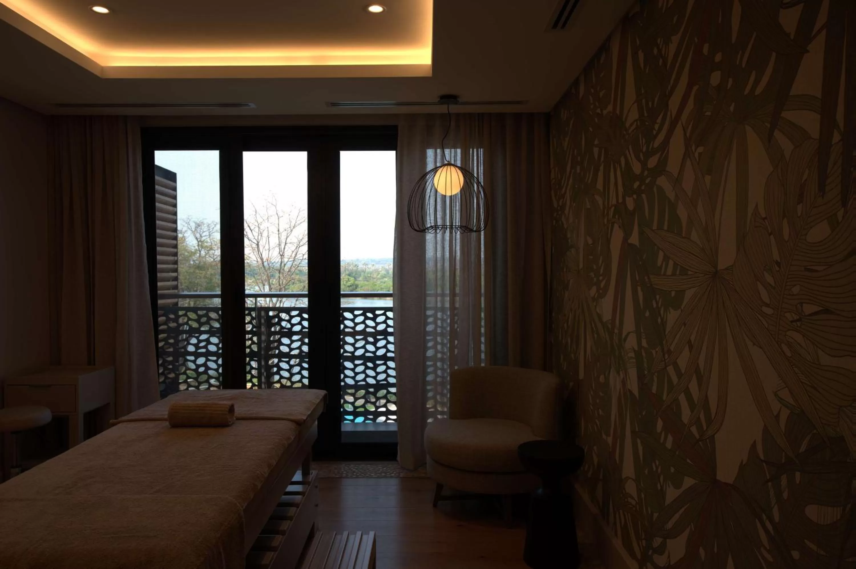 Spa and wellness centre/facilities, Bed in Radisson Blu Mosi-oa-Tunya Livingstone Resort