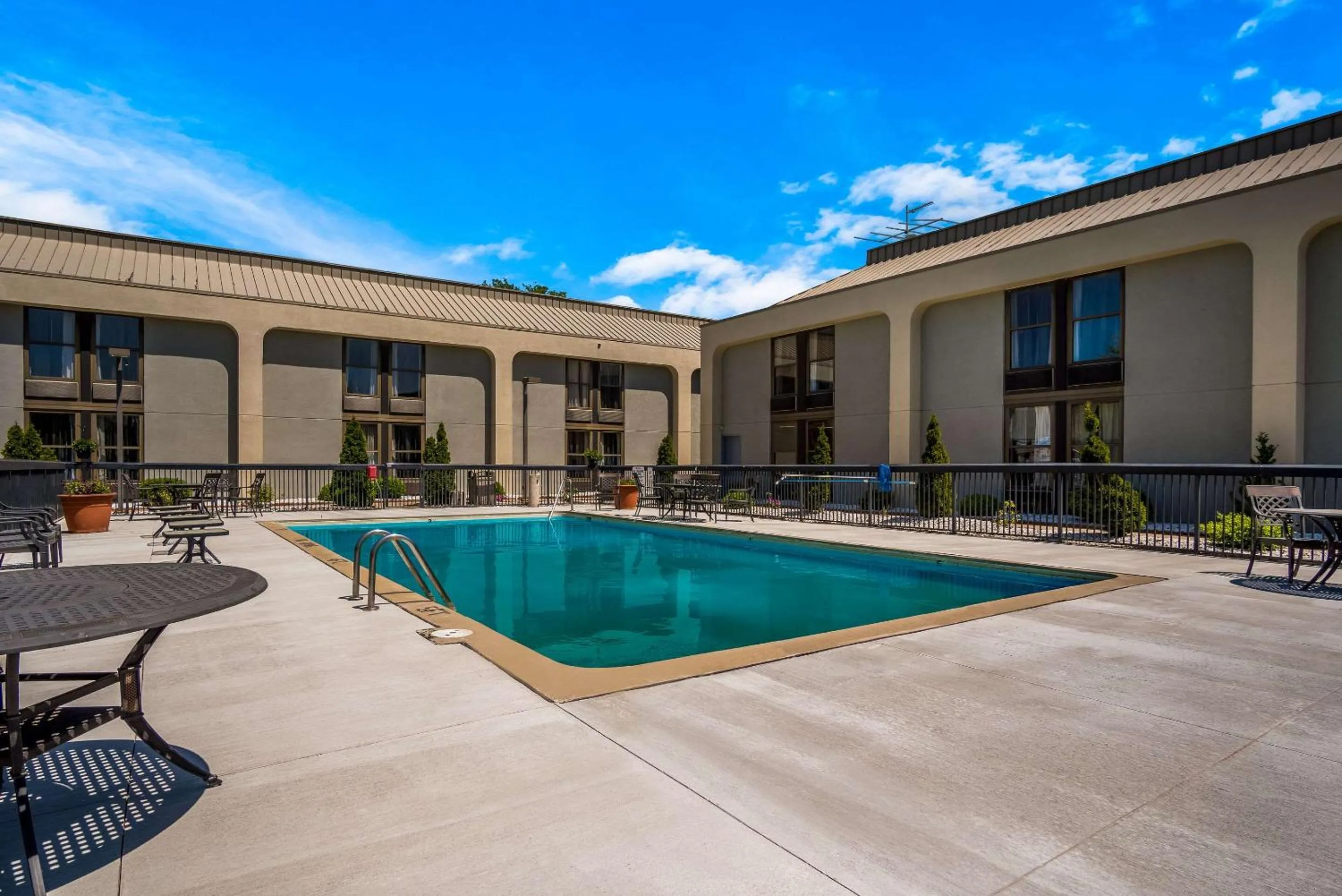 Swimming pool in Clarion Inn & Suites Grand Rapids Airport