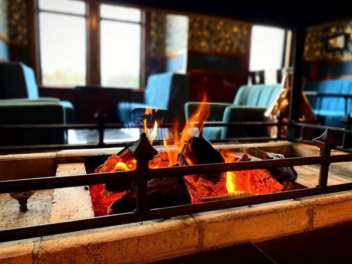 Restaurant/places to eat in Falls of Lora Hotel