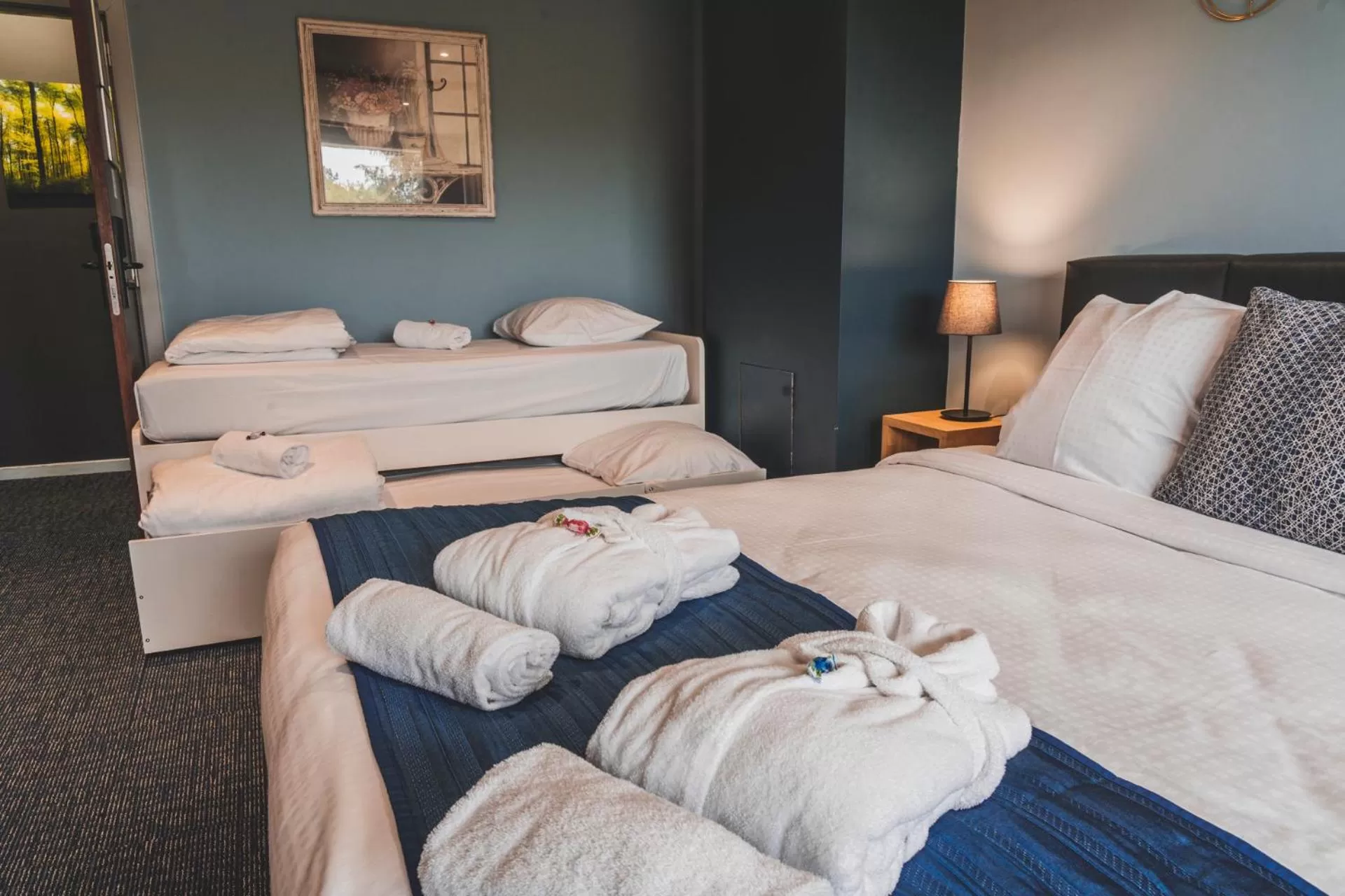 Photo of the whole room, Bed in Mont-des-Pins