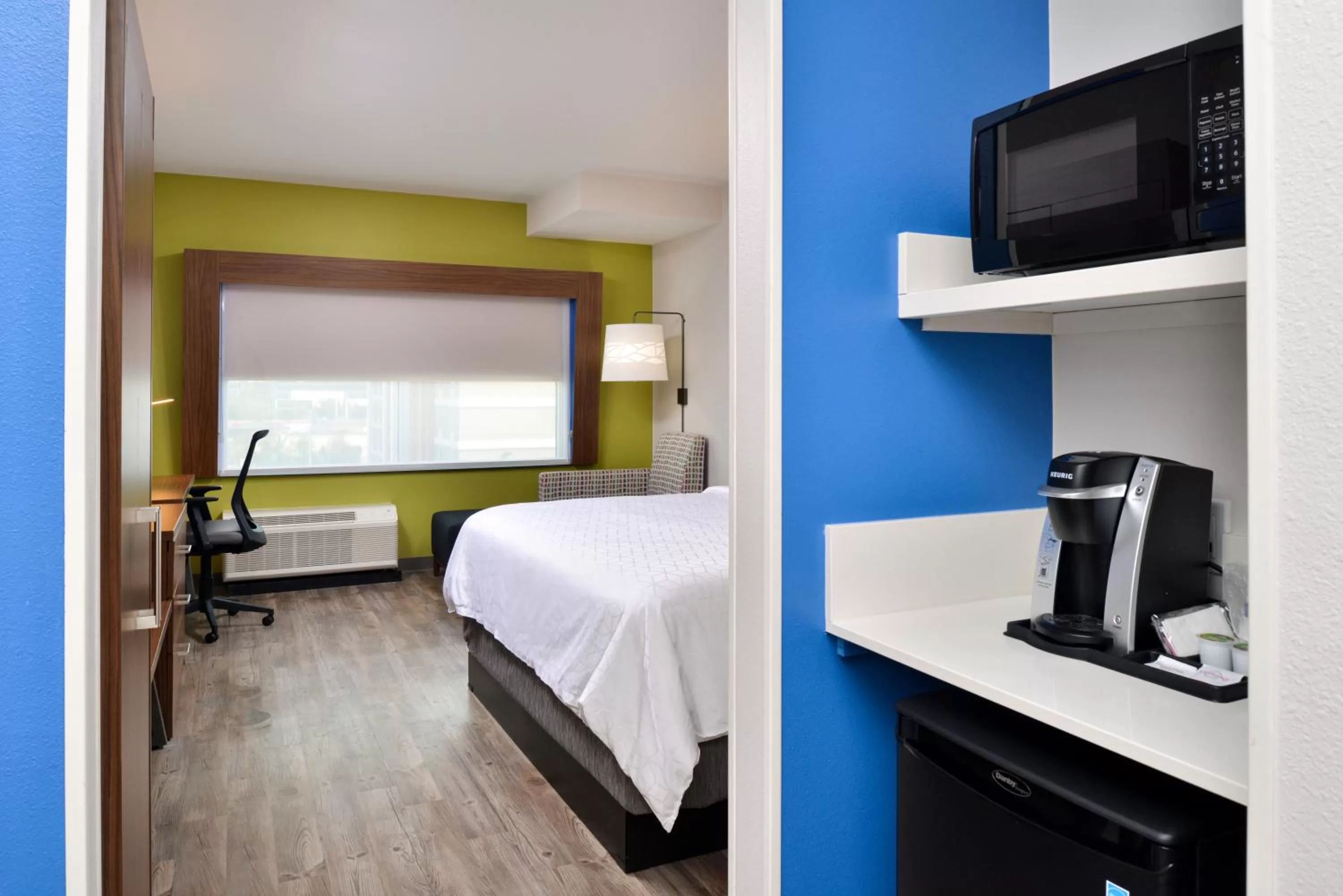 Bedroom, Bed in Holiday Inn Express Orlando - South Park by IHG