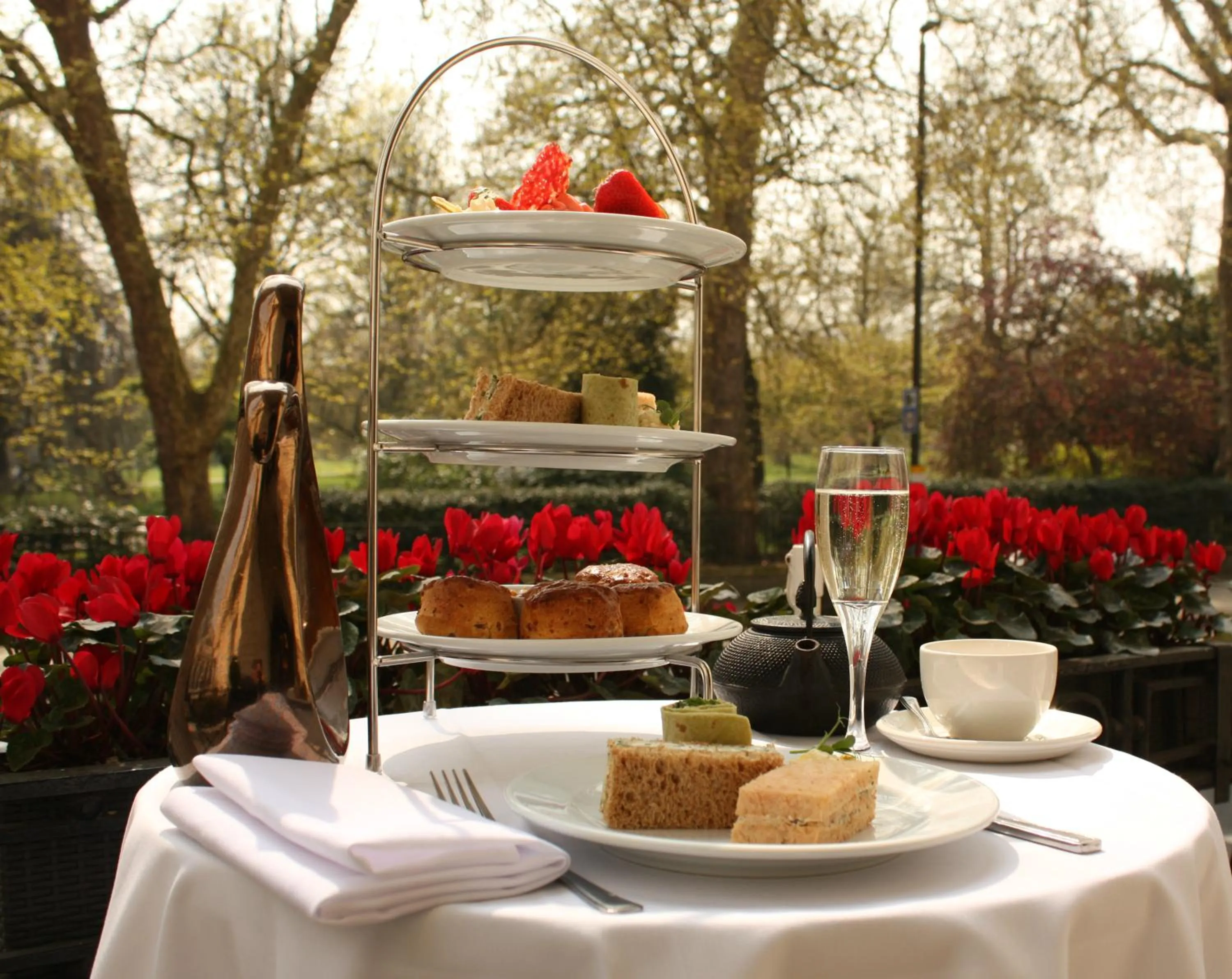 Restaurant/places to eat in Corus Hyde Park Hotel