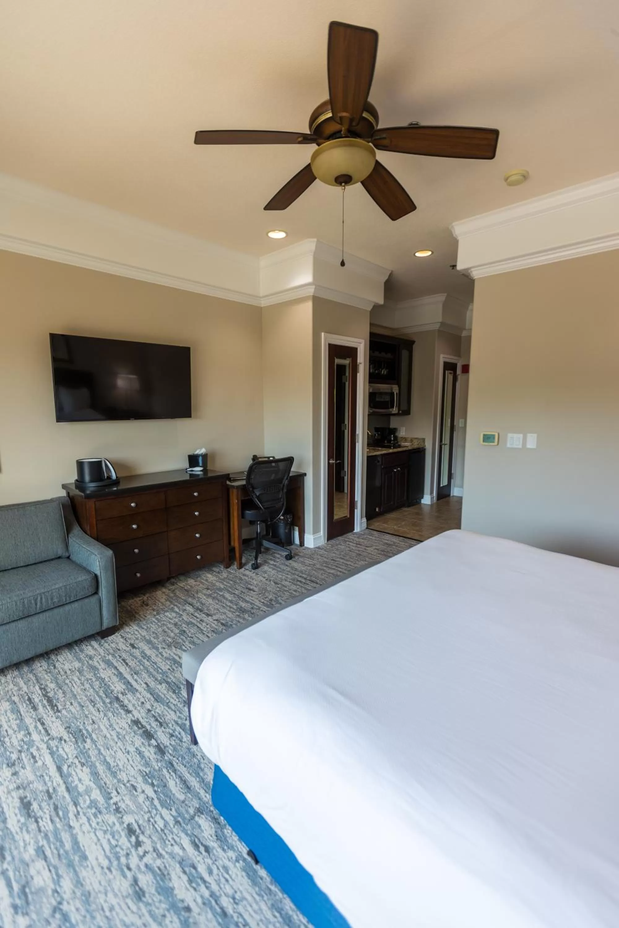 Bed in Camden on the Lake Resort