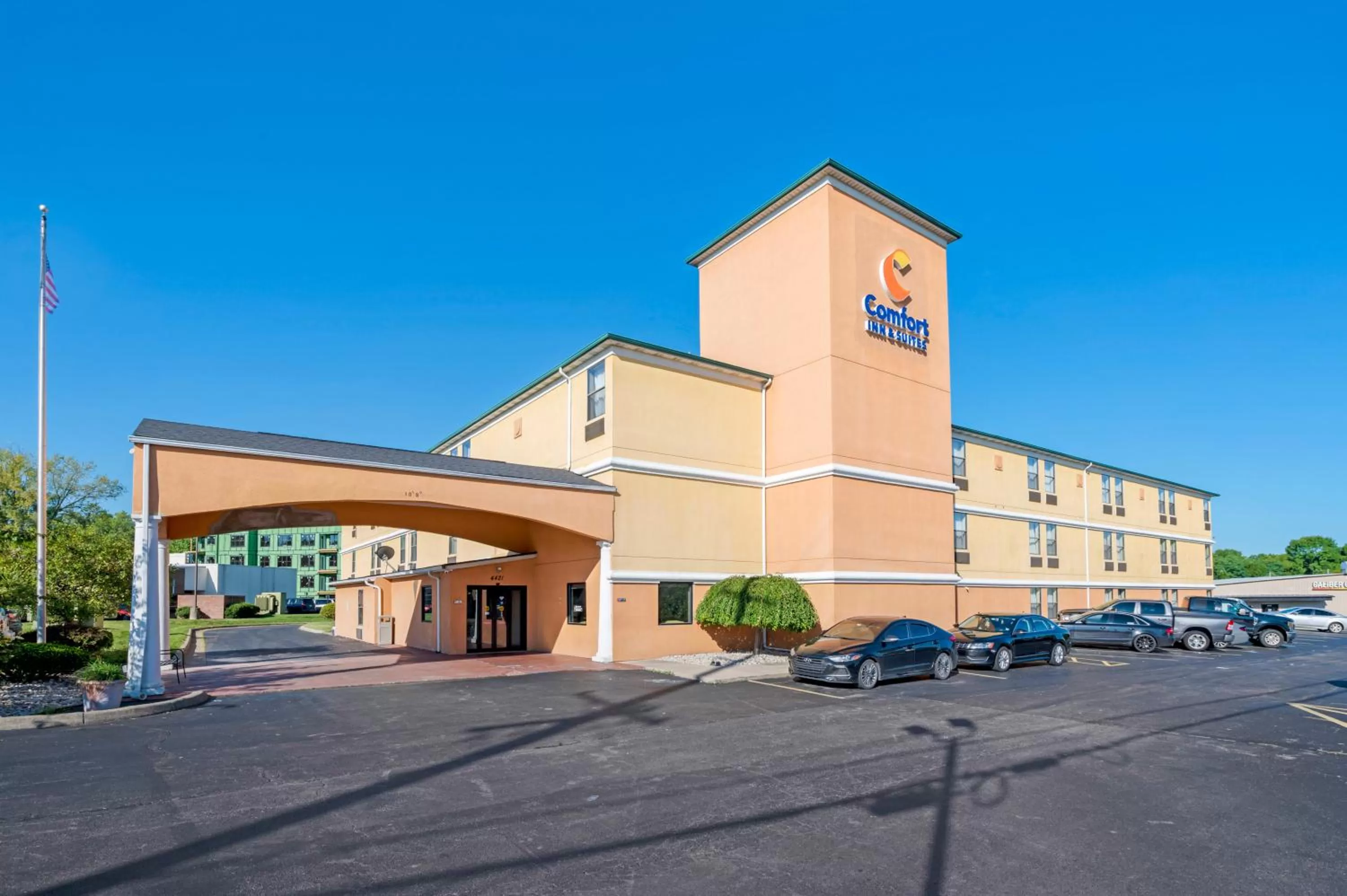 Property building in Comfort Inn & Suites Cincinnati Eastgate