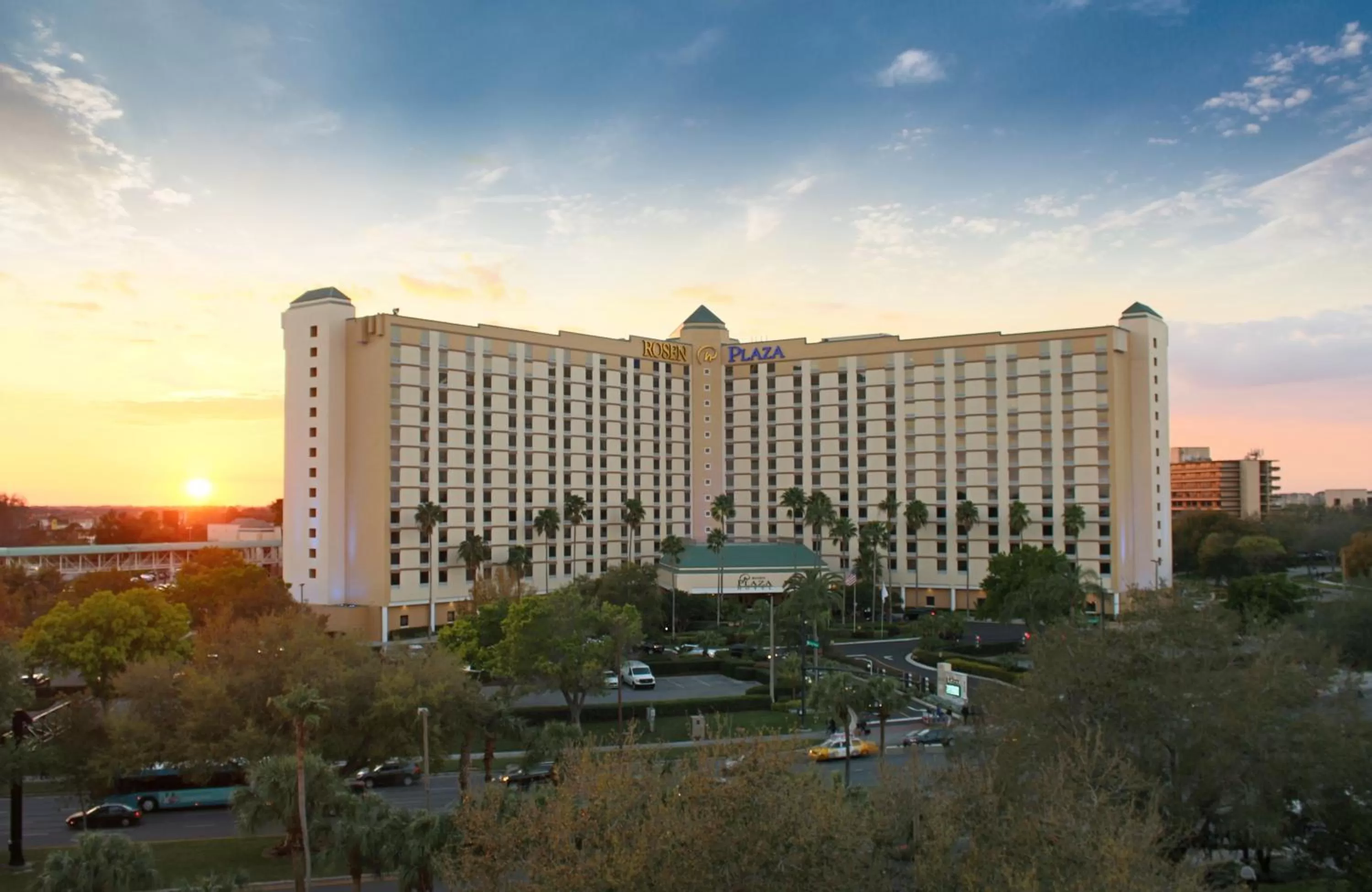 Property building in Rosen Plaza Hotel Orlando Convention Center