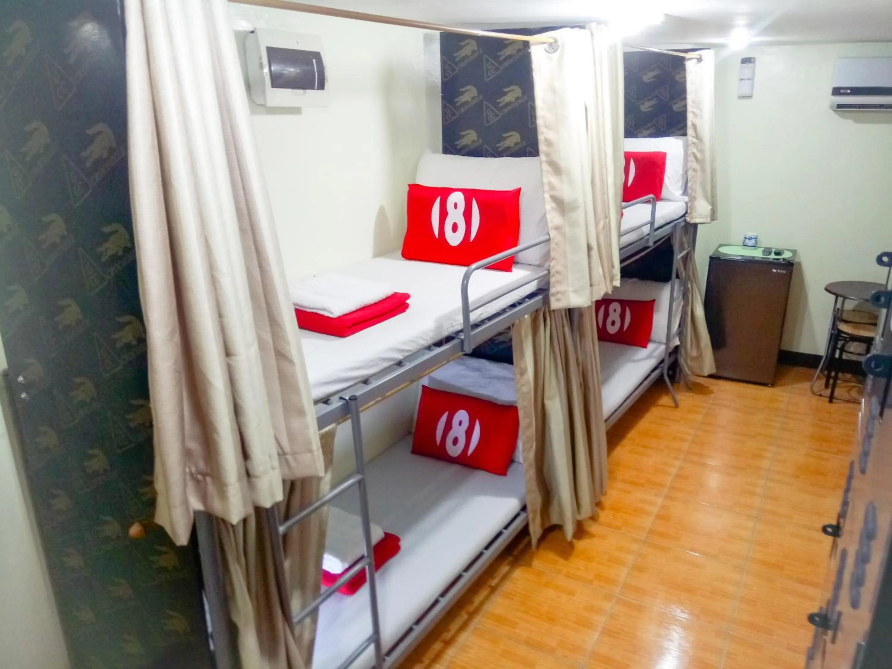 bunk bed, Bed in 8Hostel
