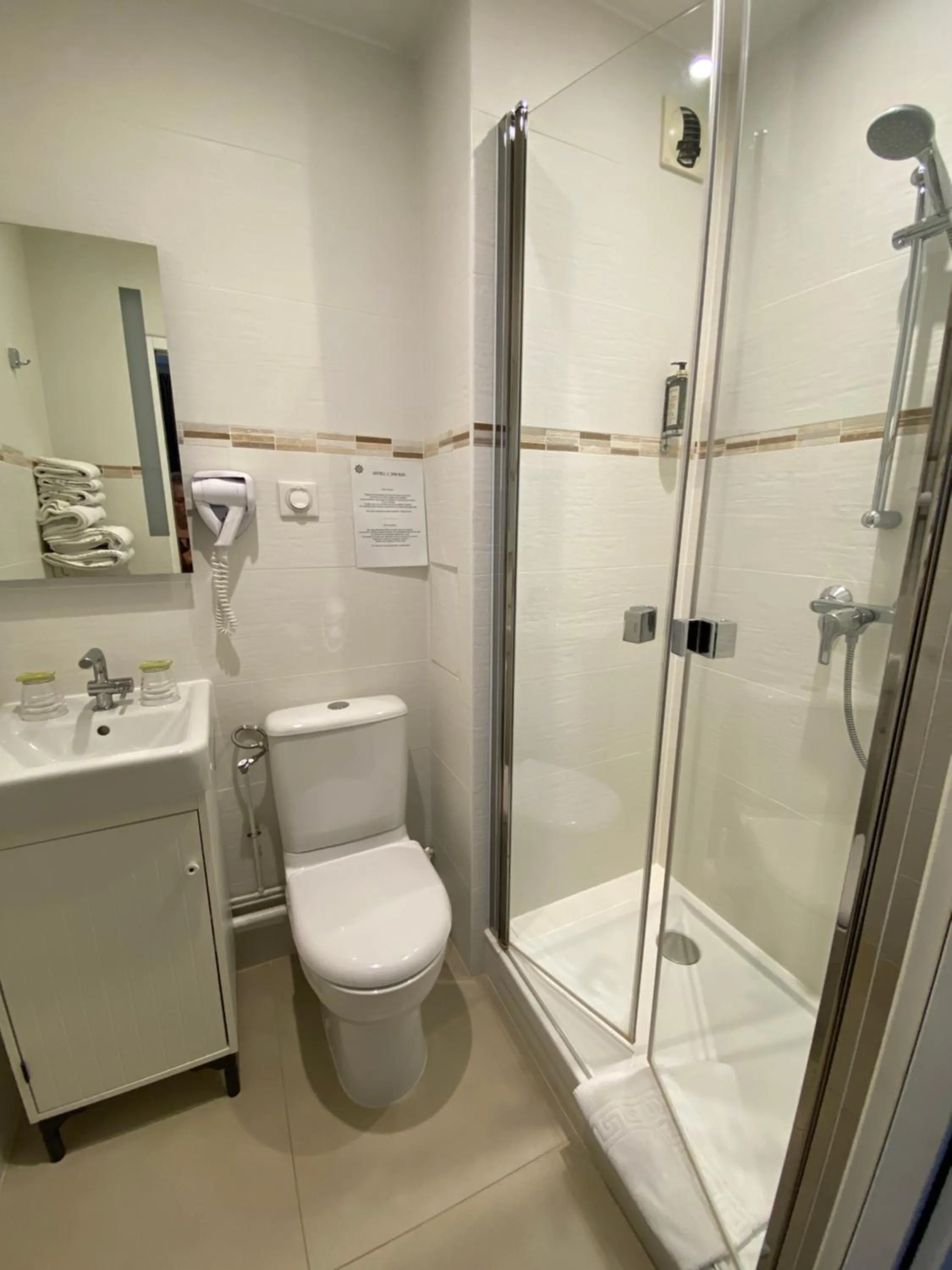 Bathroom in L'Amiral