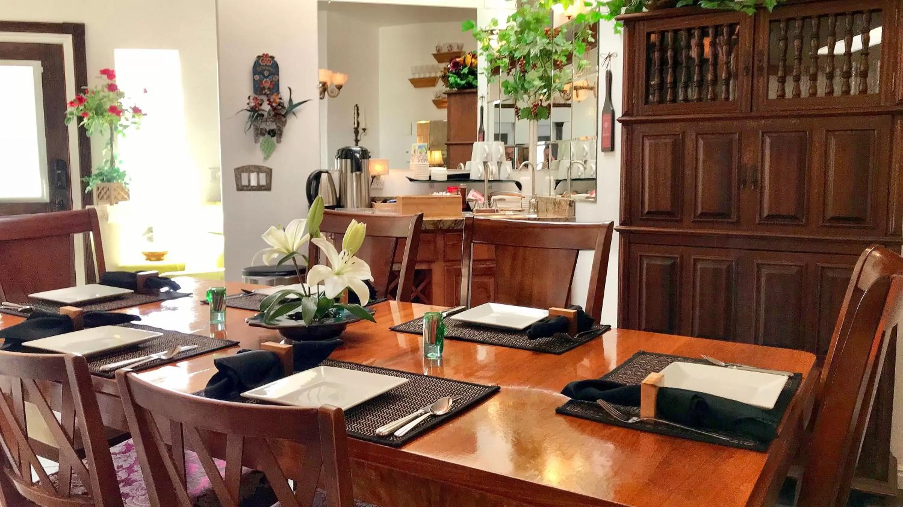 Dining area in Dreamkatchers Lake Powell Bed & Breakfast