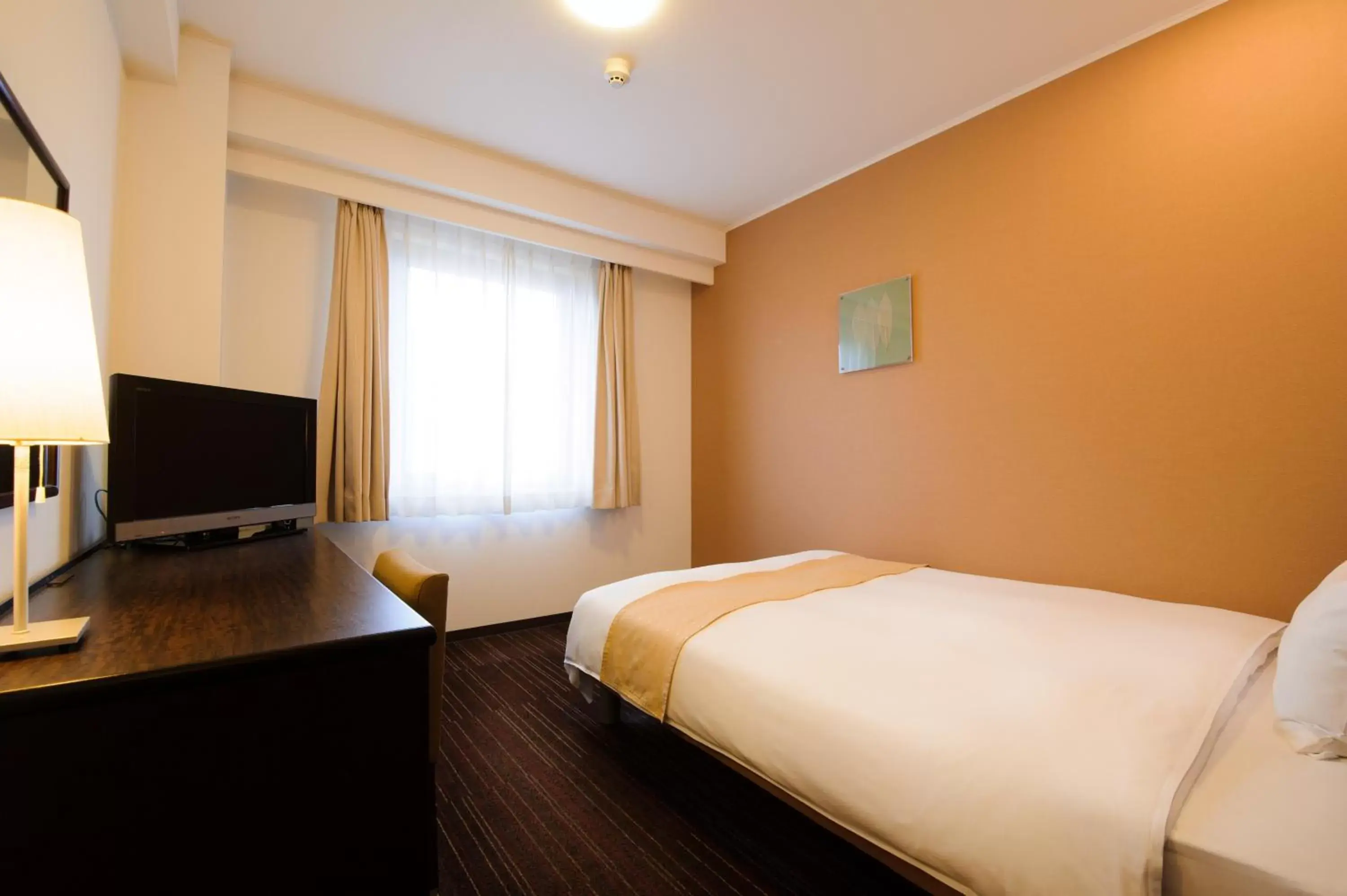 Deluxe Double Room with Small Double Bed - single occupancy - Non-Smoking in Chisun Hotel Utsunomiya Deluxe Double Room with Small Double Bed - single occupancy - Non-Smoking in Chisun Hotel Utsunomiya