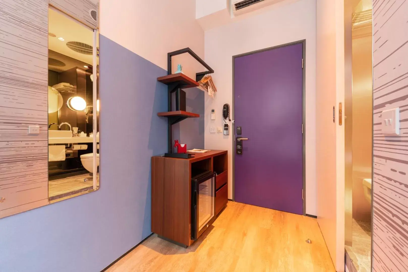 Superior Hollywood Twin in The Sheung Wan by Ovolo Superior Hollywood Twin in The Sheung Wan by Ovolo