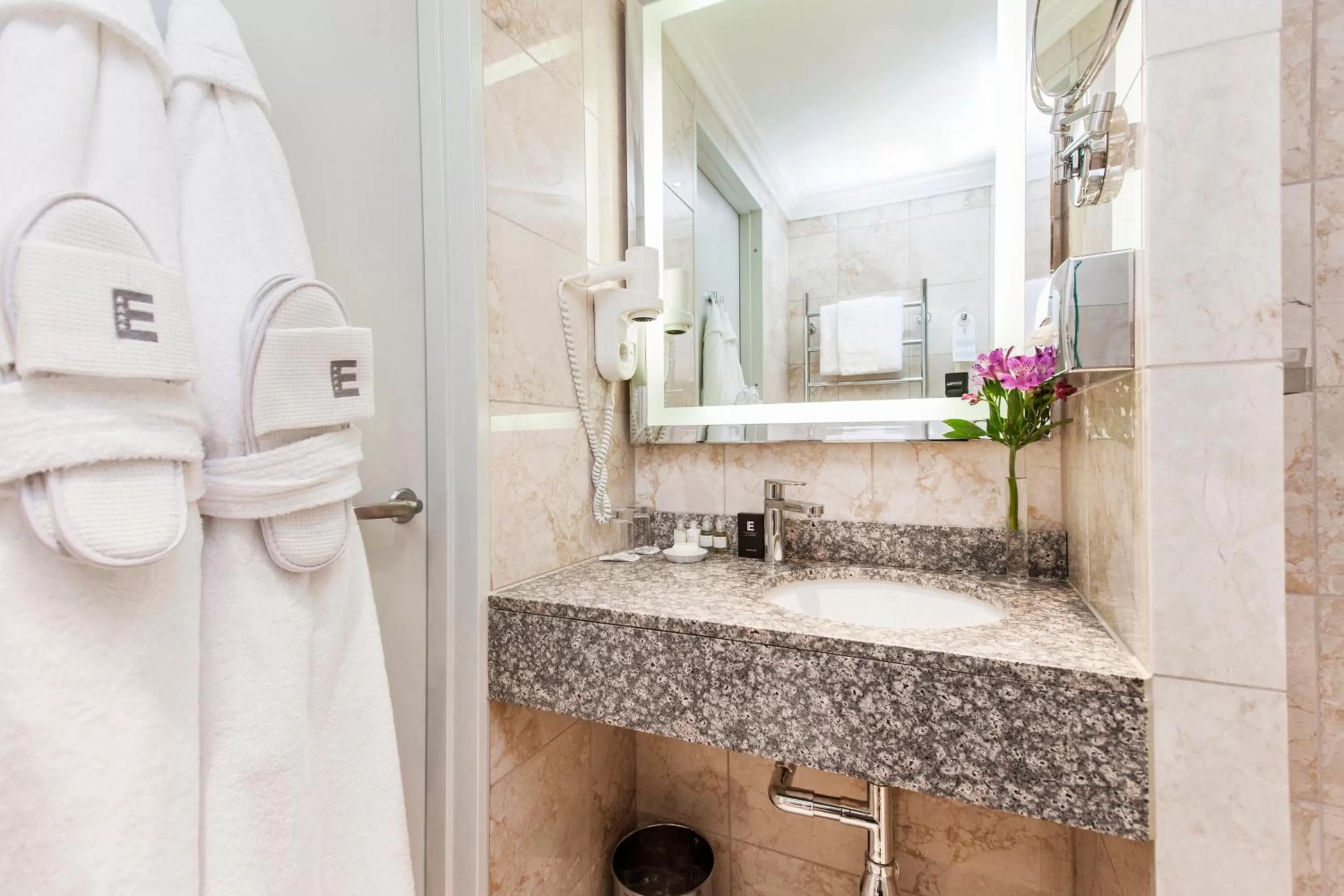 Deluxe Double Room in Elite Eden Park Hotel