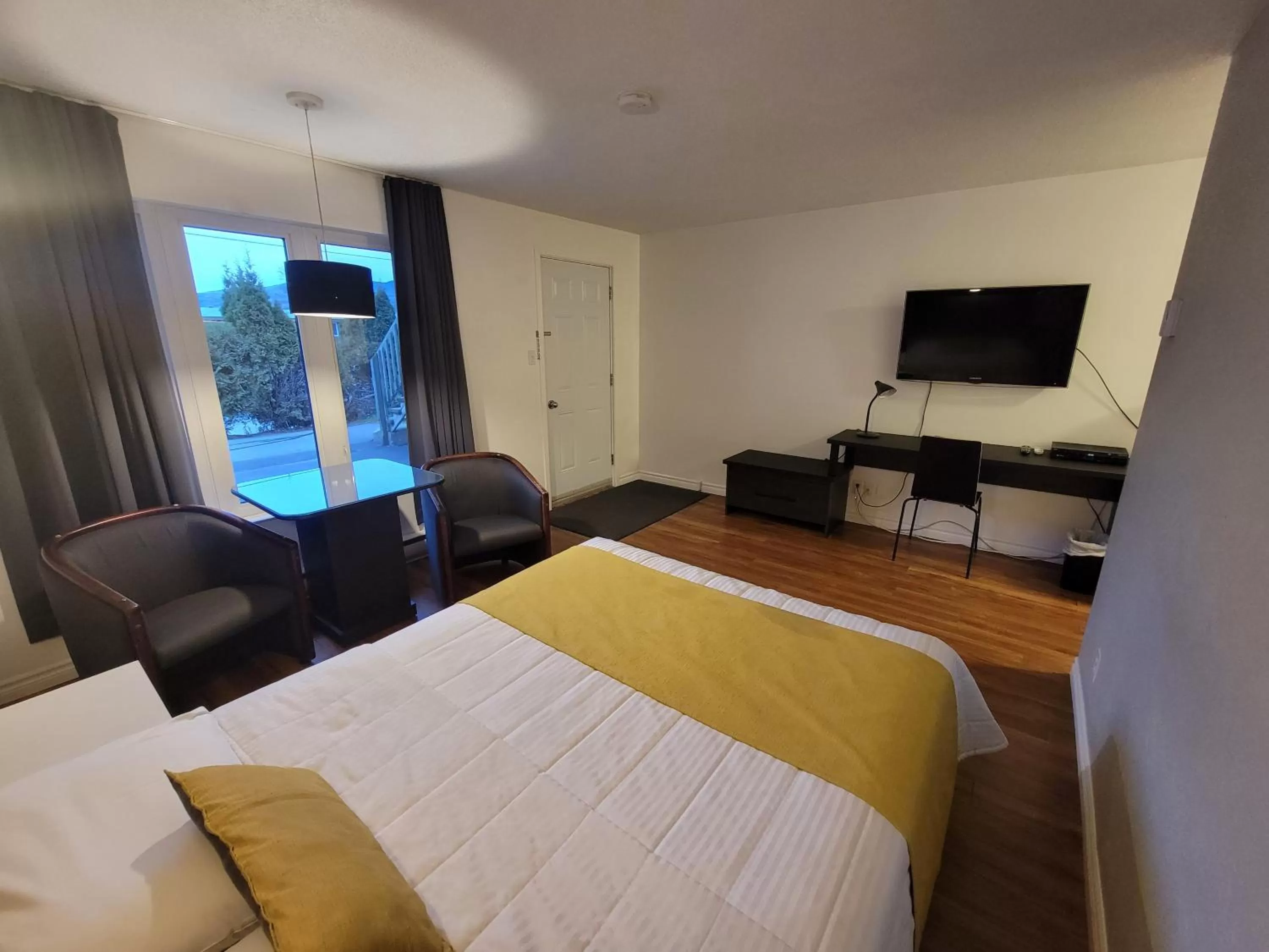 Bed in Motel Le Riviera