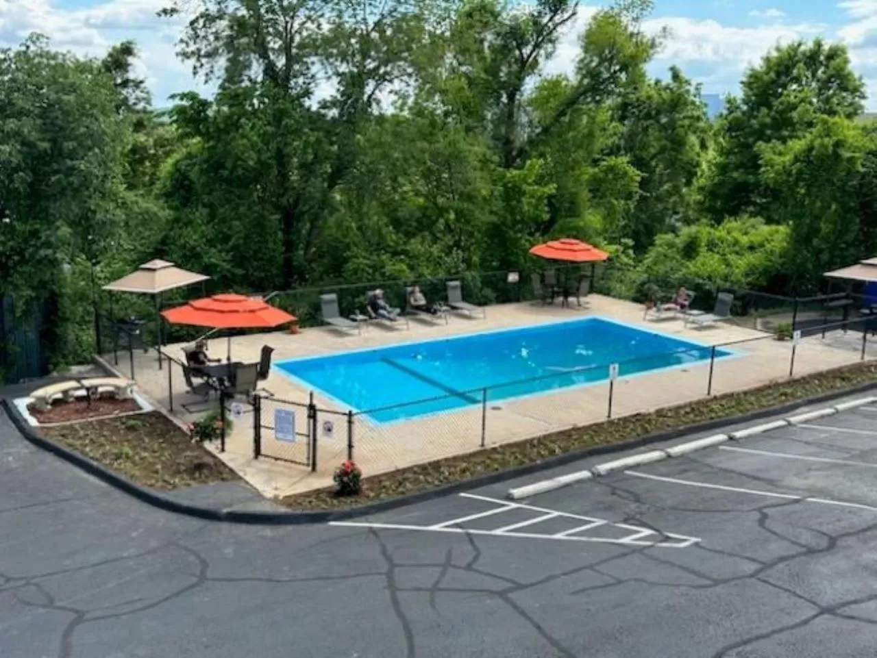 Swimming pool in The Branson Welcome Inn