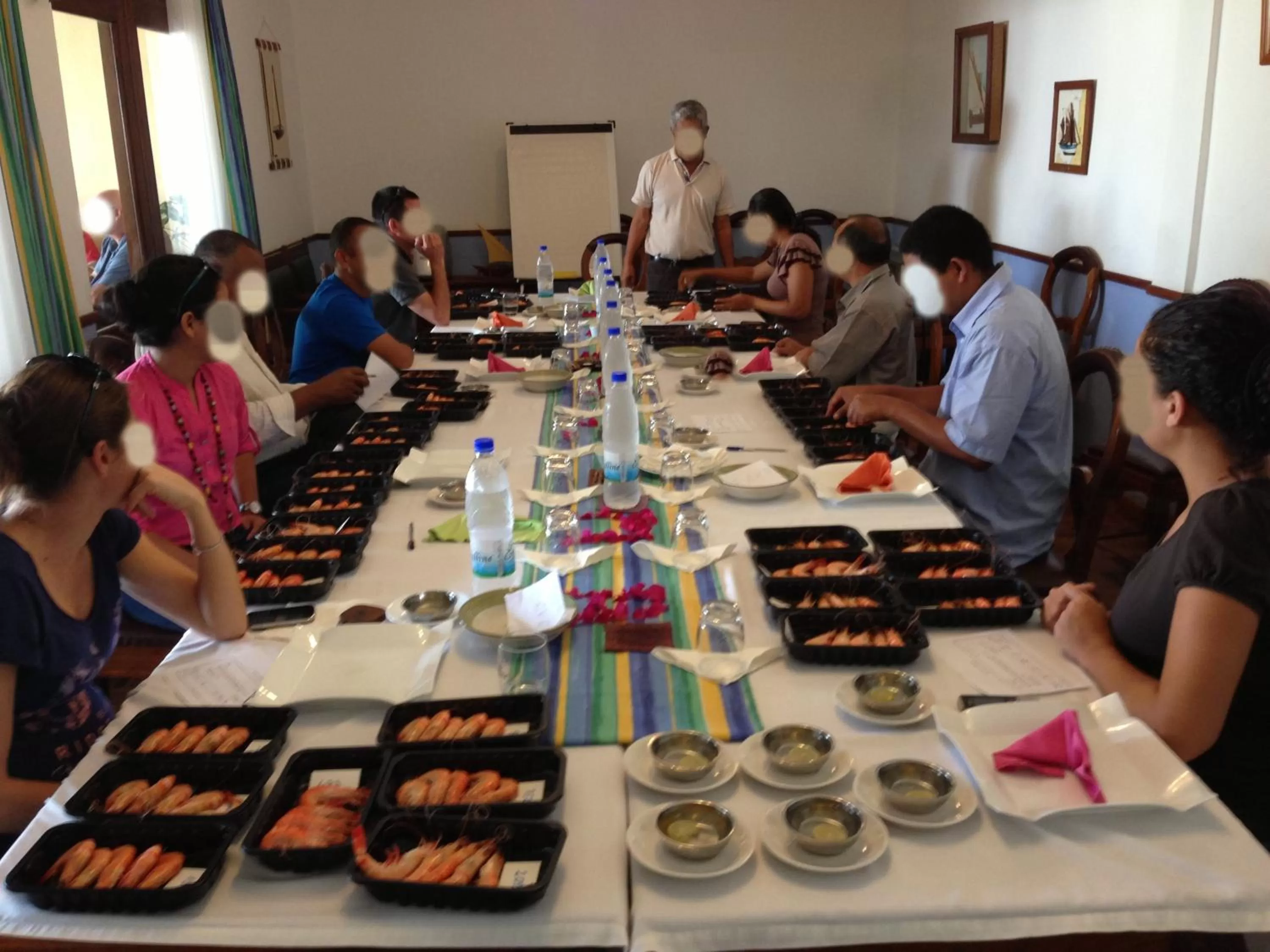 People in Hôtel Restaurant Coco Lodge Majunga