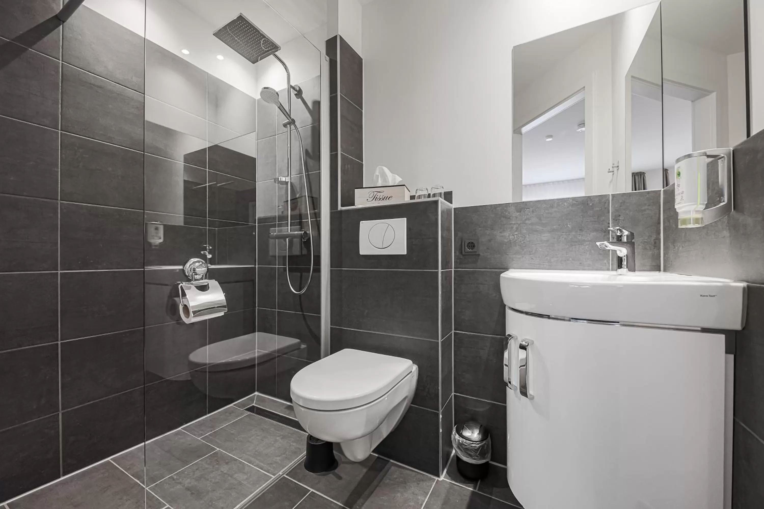 Shower in Hotel Alte Redaktion