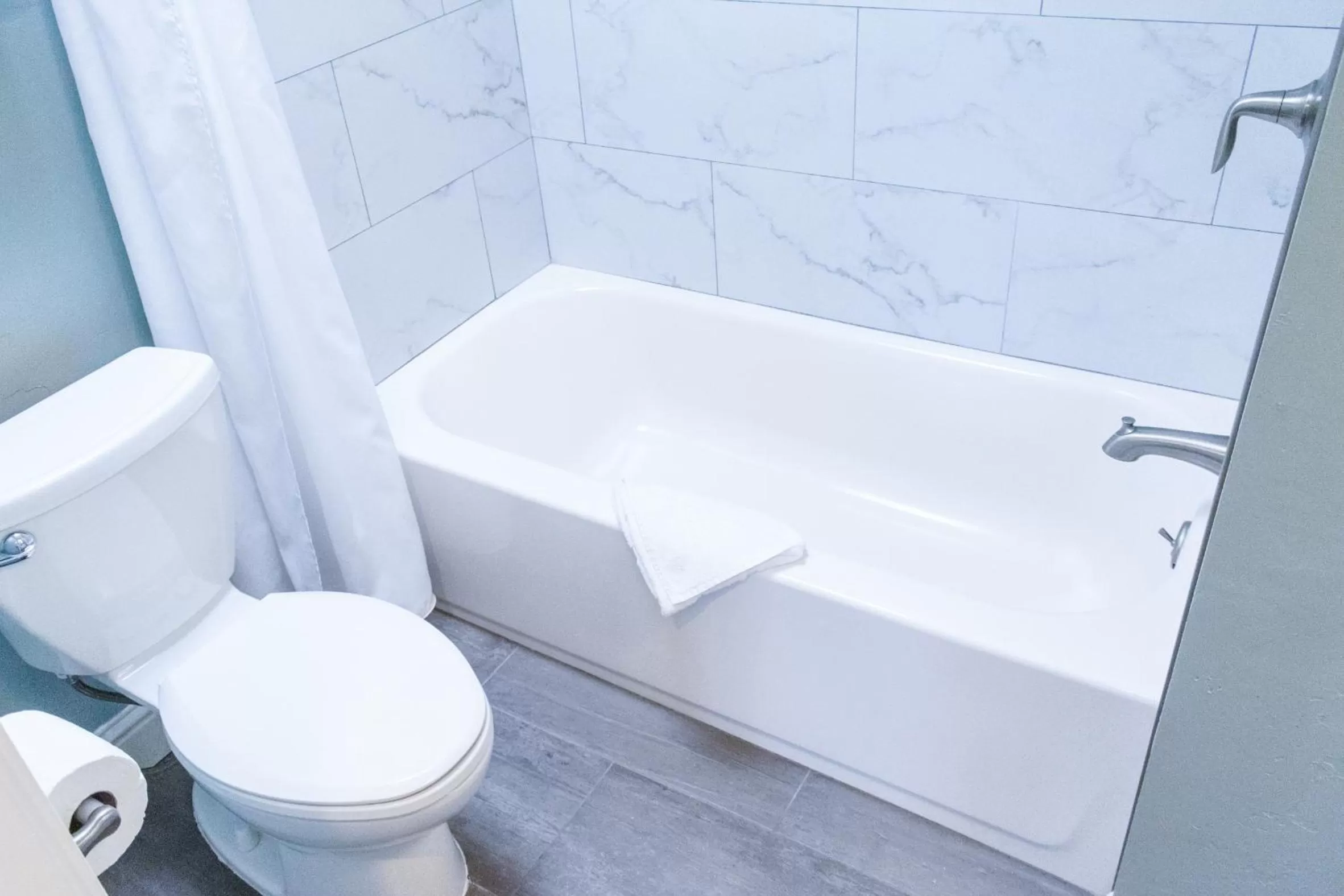 Bathroom in Ocean Echo Inn & Beach Cottages