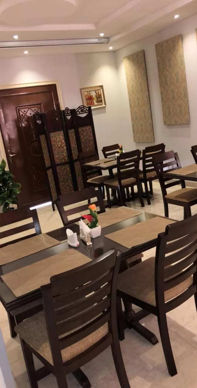 Restaurant/Places to Eat in Holiday Season