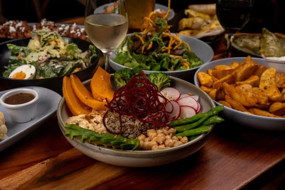 Food and drinks in Crown Hotel Motel