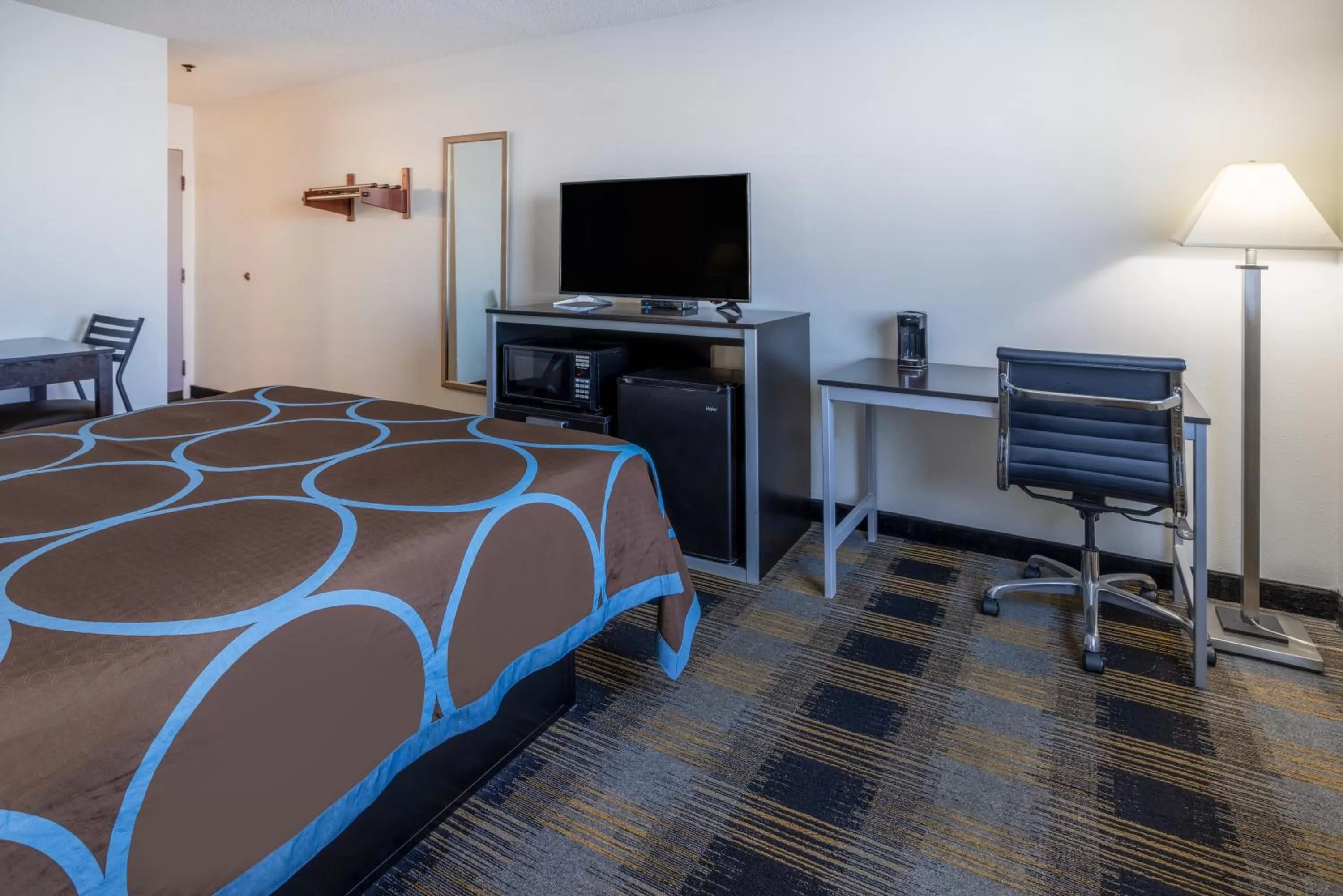 Bed in Super 8 by Wyndham Villa Rica