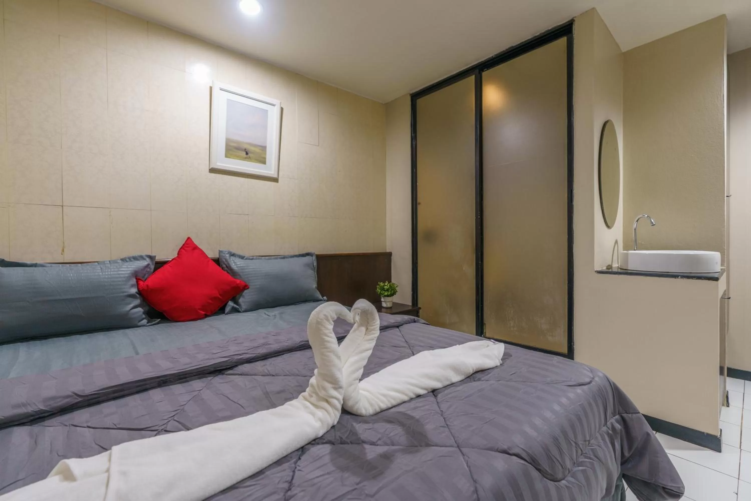 Photo of the whole room, Bed in CheQinn Bed Sukhumvit 4 Nana Plaza