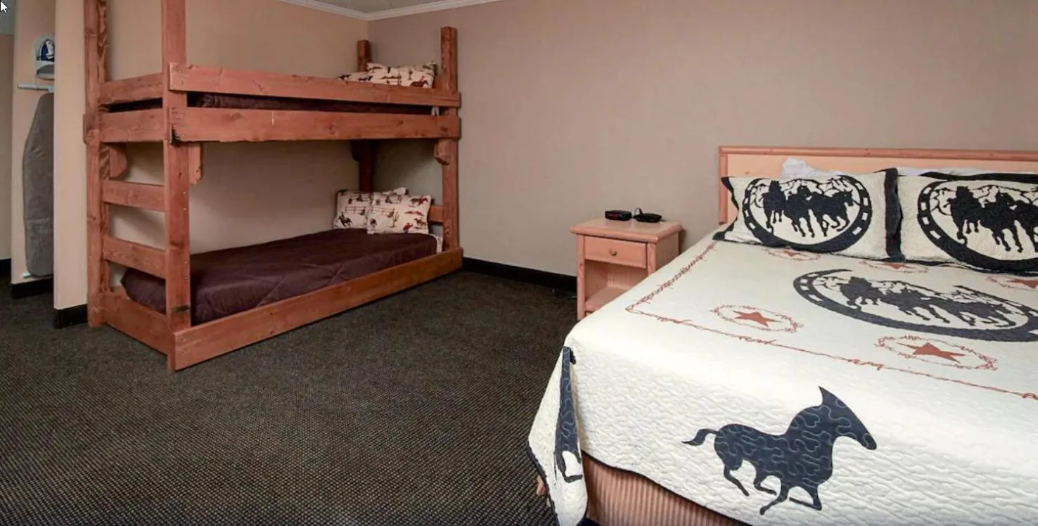 Bunk Bed in YellowstonePark Inn&Suites