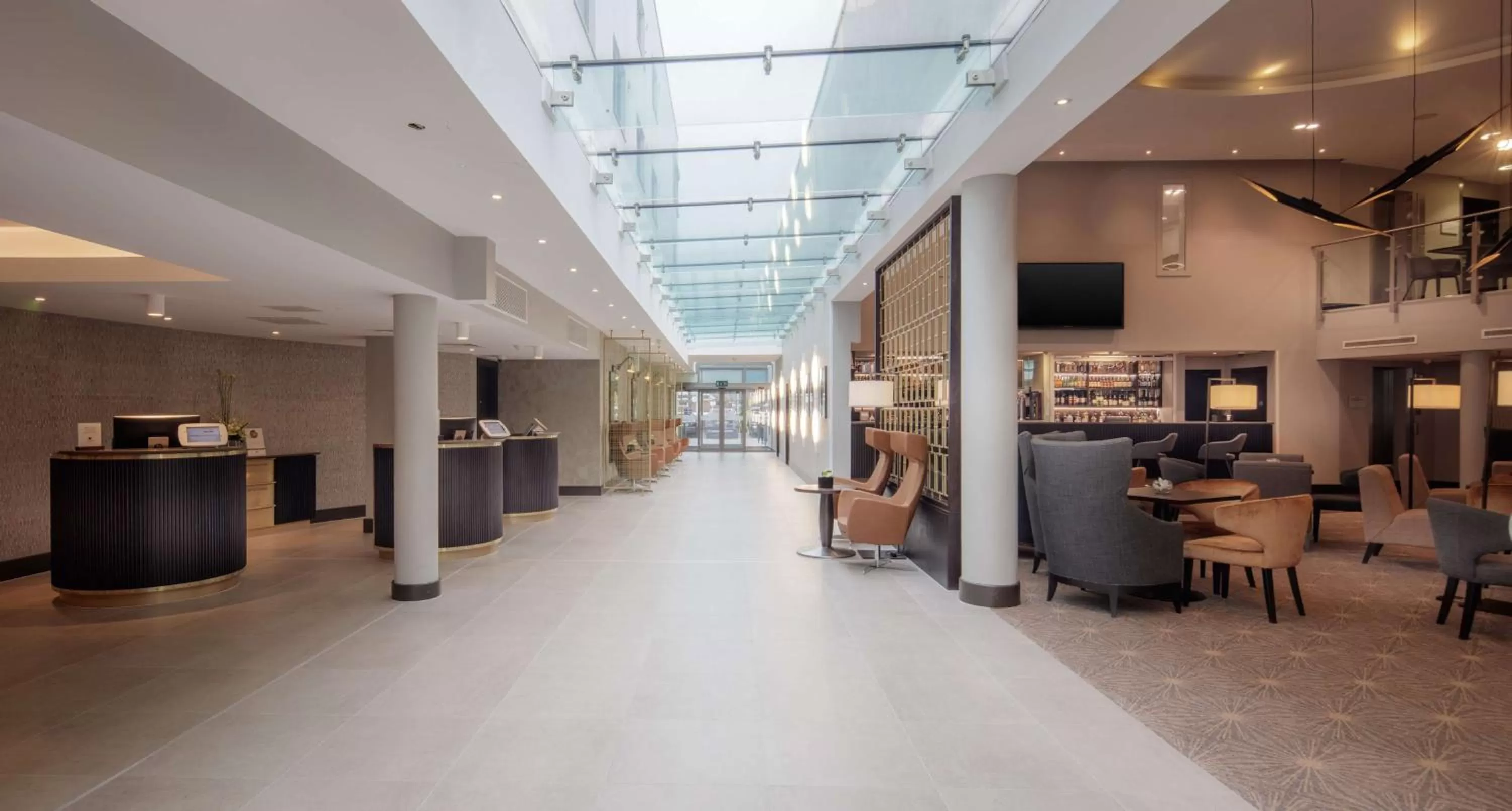 Lobby or reception in DoubleTree by Hilton London Heathrow Airport