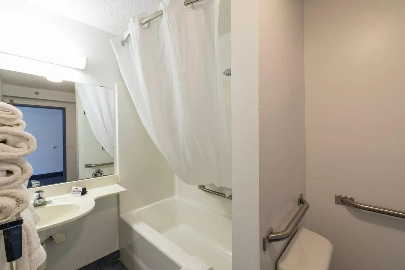 Toilet in Quality Inn Mount Pleasant