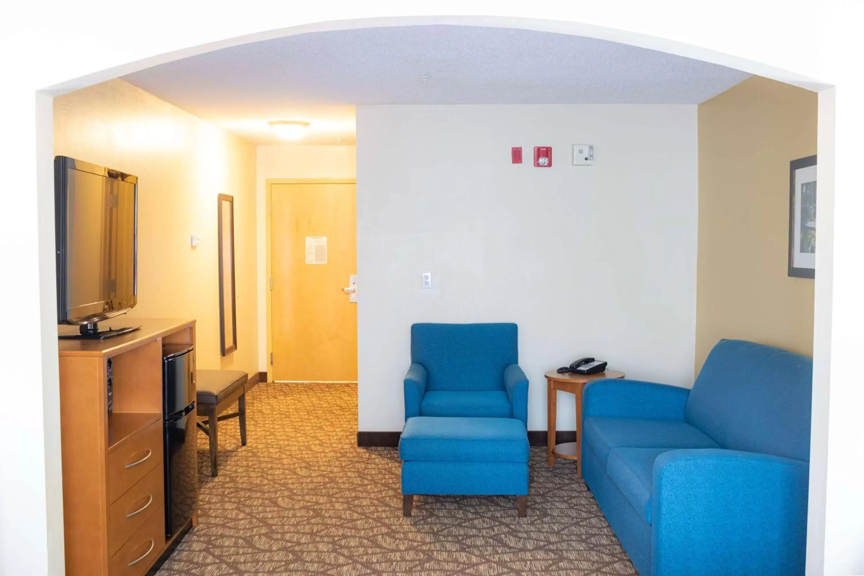 One-Bedroom King Suite with Sofa Bed - Non-Smoking in Best Western Plus Richmond Hill Inn One-Bedroom King Suite with Sofa Bed - Non-Smoking in Best Western Plus Richmond Hill Inn