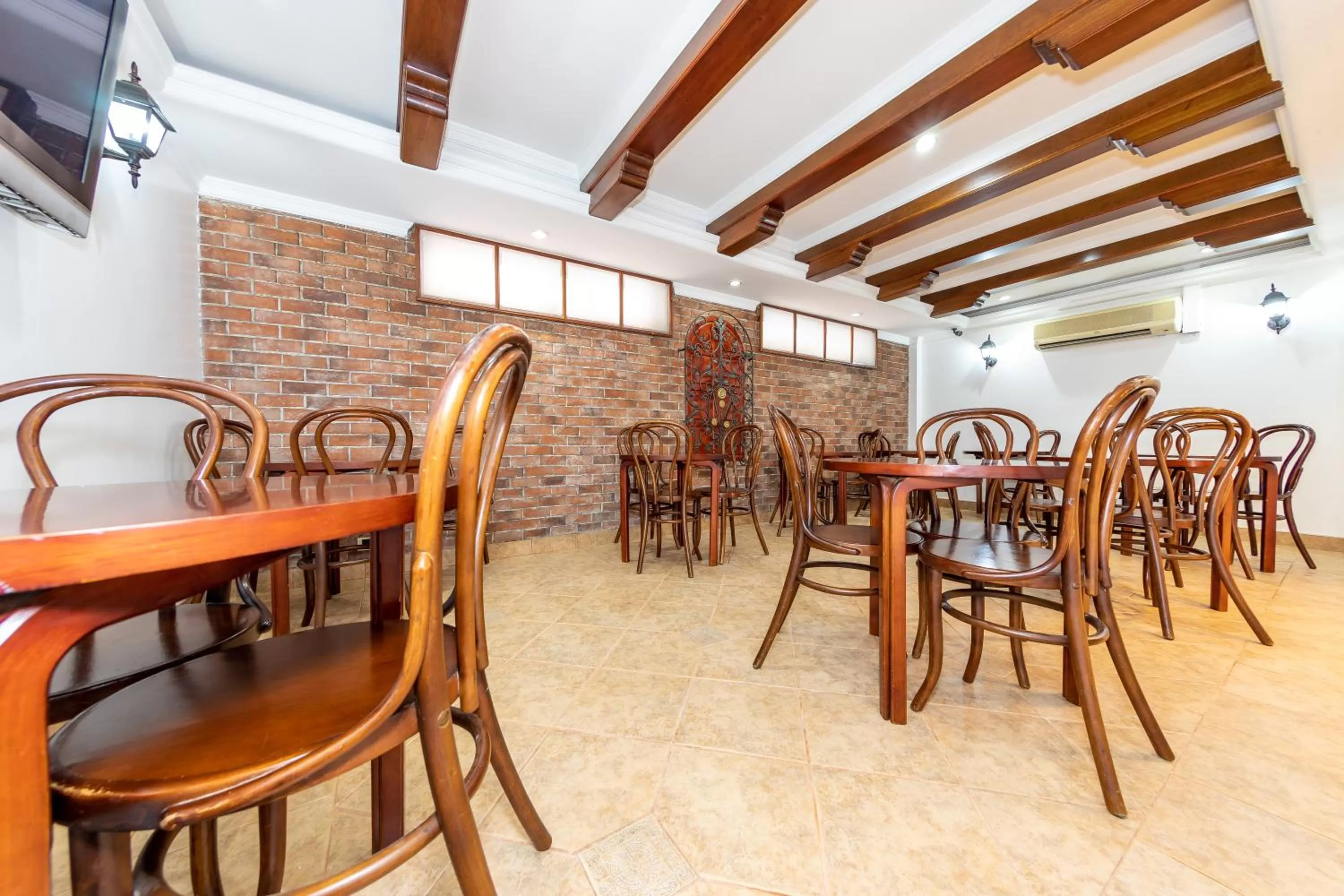 Restaurant/Places to Eat in Hotel Lukas