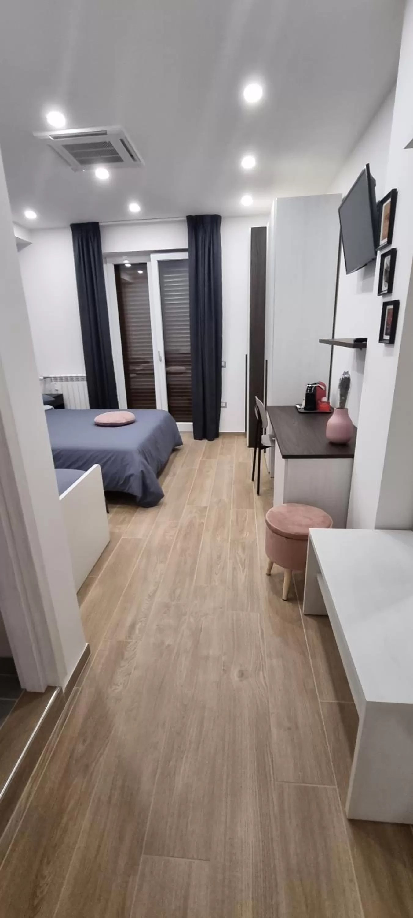 Bed, Seating Area in Casa Memi