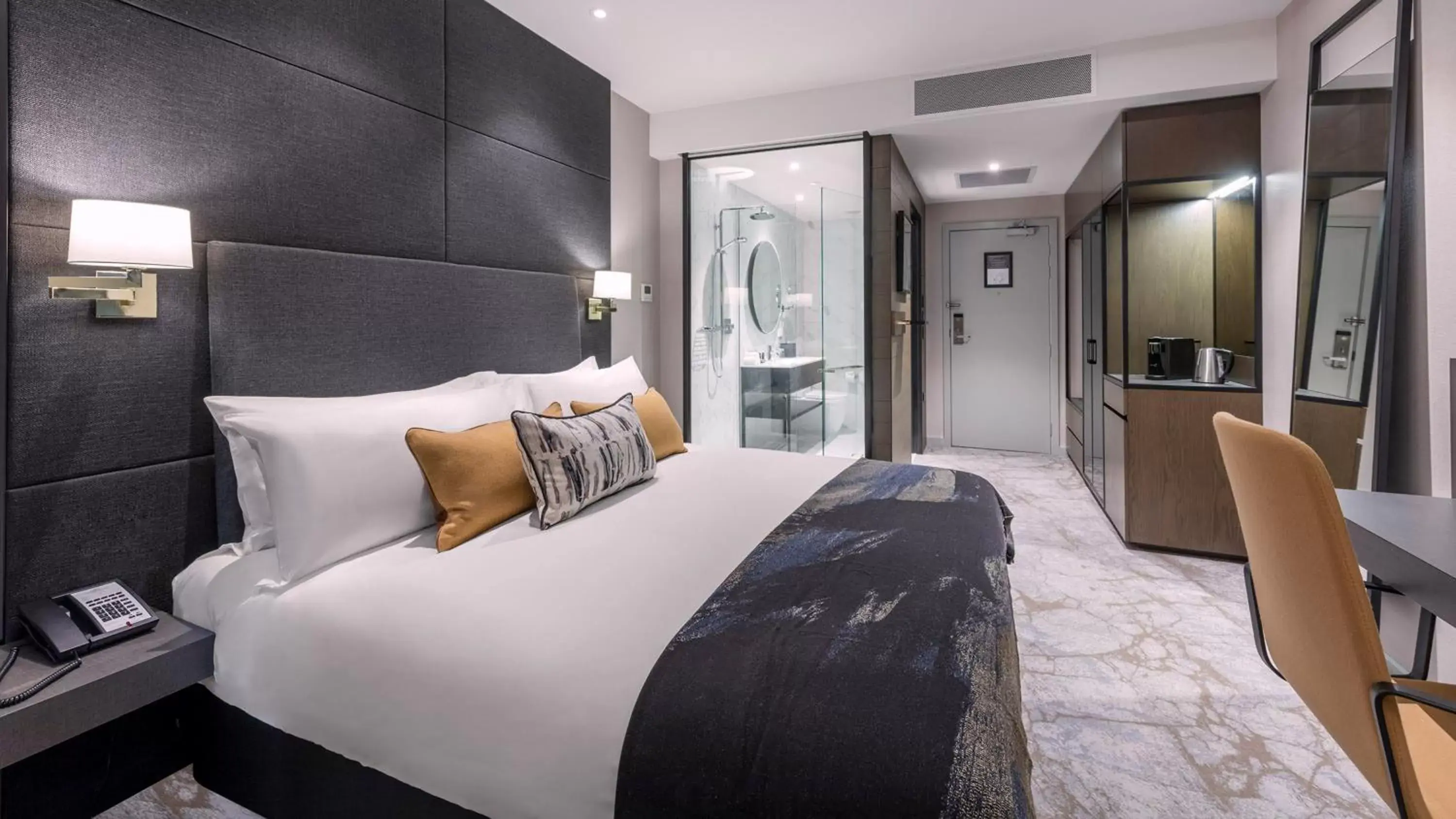 Standard King Room with City View - High Floor in Crowne Plaza Christchurch by IHG Standard King Room with City View - High Floor in Crowne Plaza Christchurch by IHG