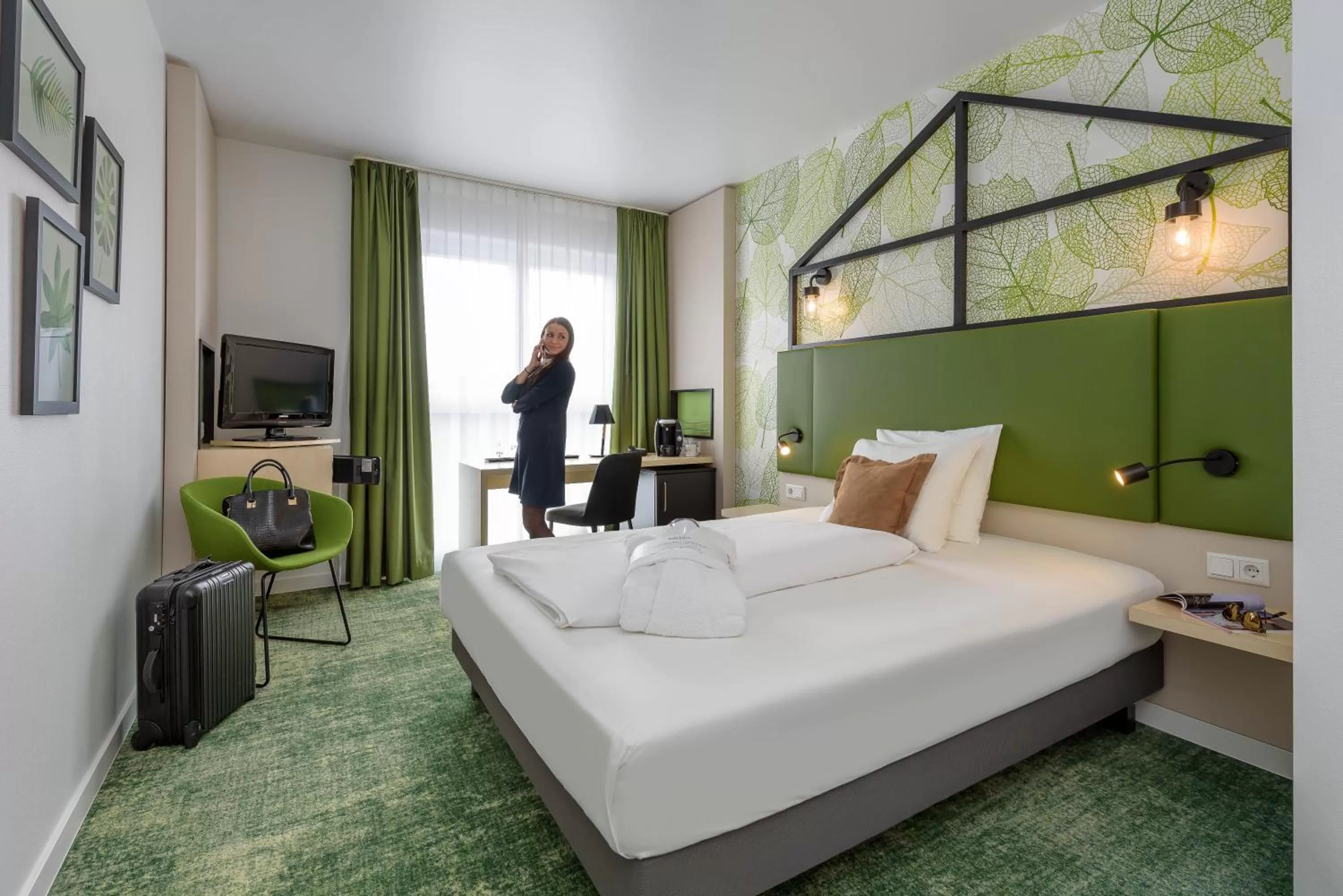 People, Bed in Mercure Hotel Hannover Mitte