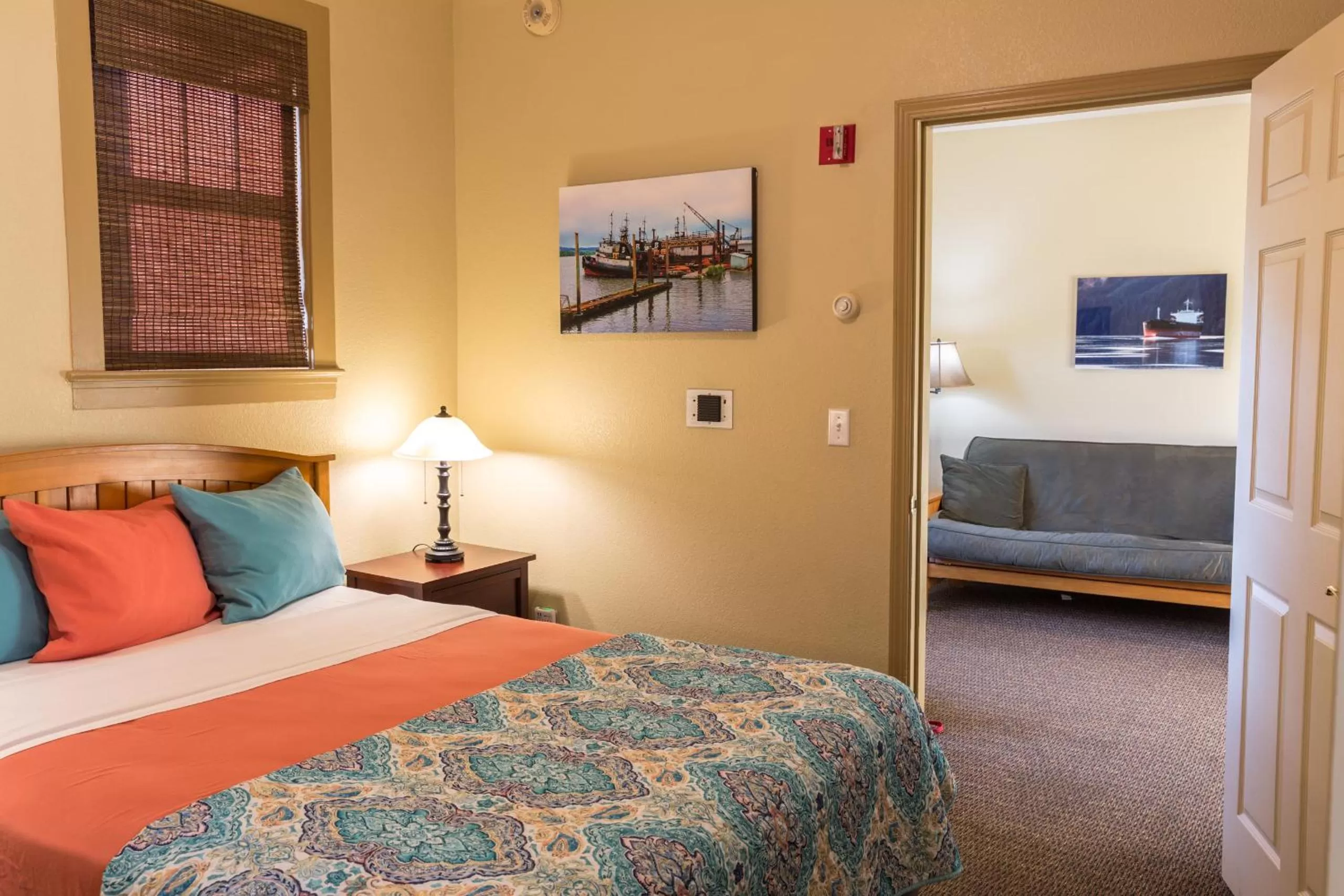 Seating area in Hotel Cathlamet